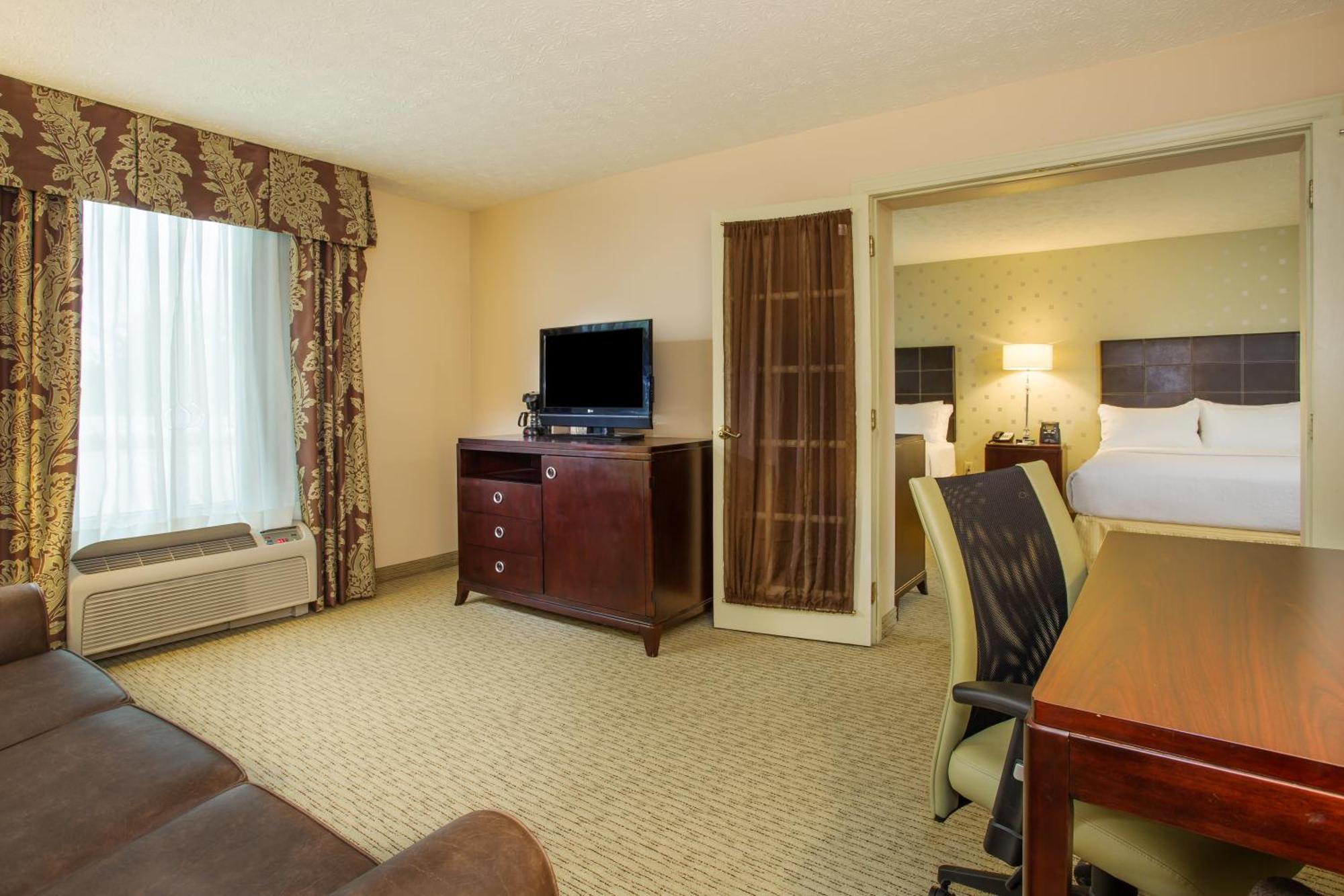 Queen Room Two Queen Beds Mobility Access Tub or Non-Smoking
