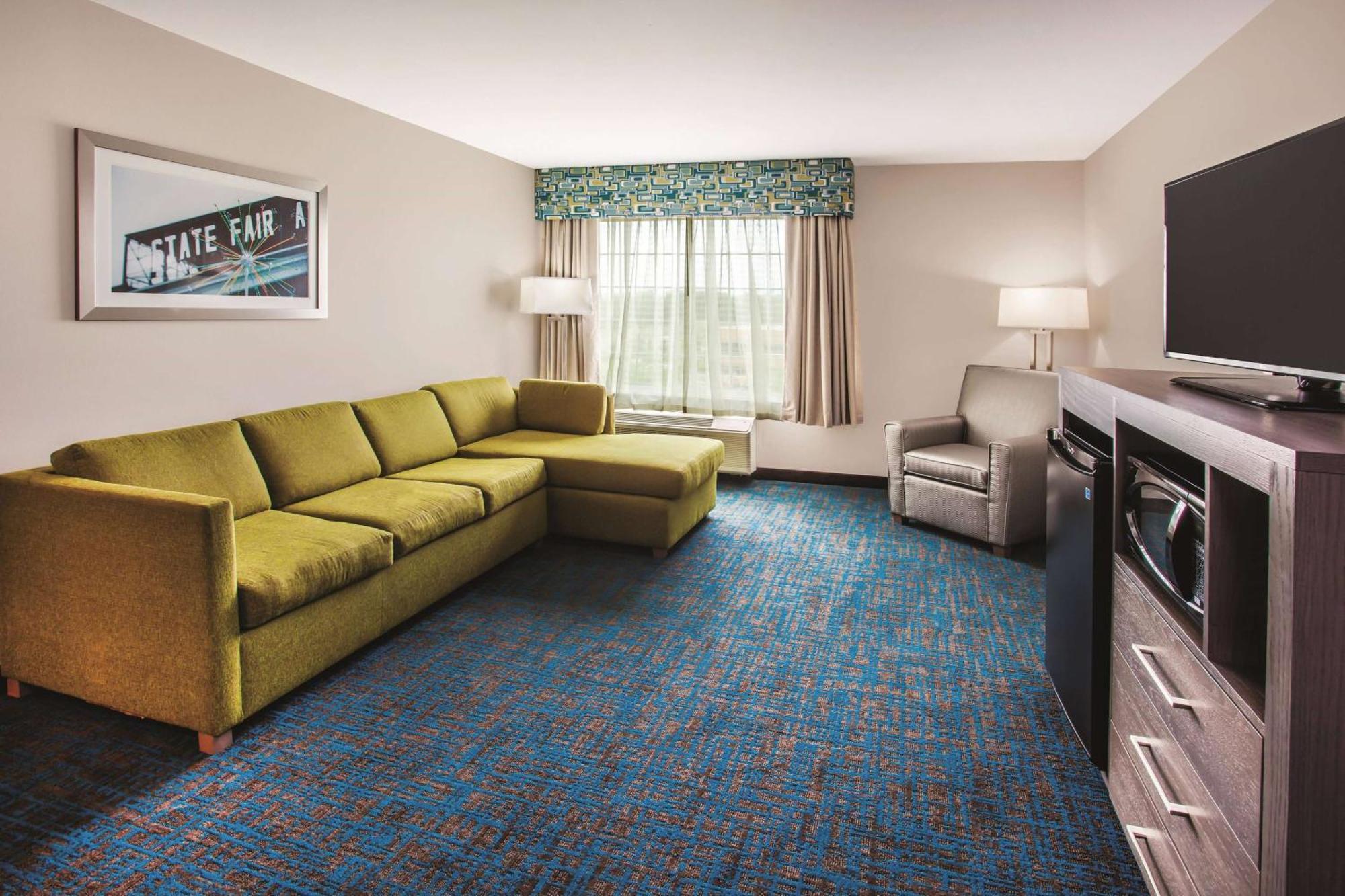 One-Bedroom King Suite Non-Smoking