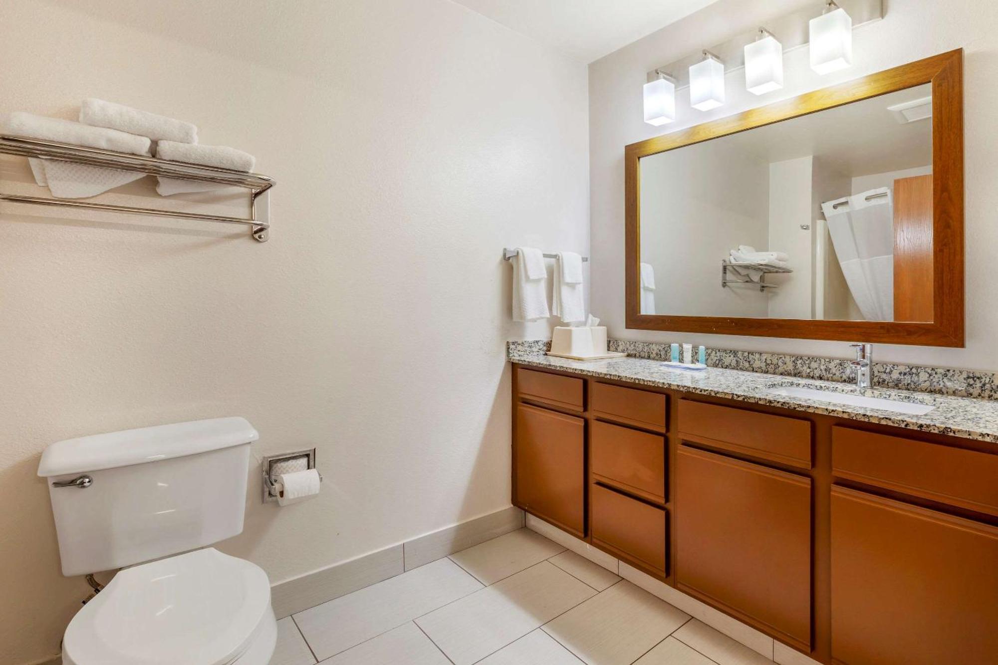 Queen Suite with Two Queen Beds - Non-Smoking