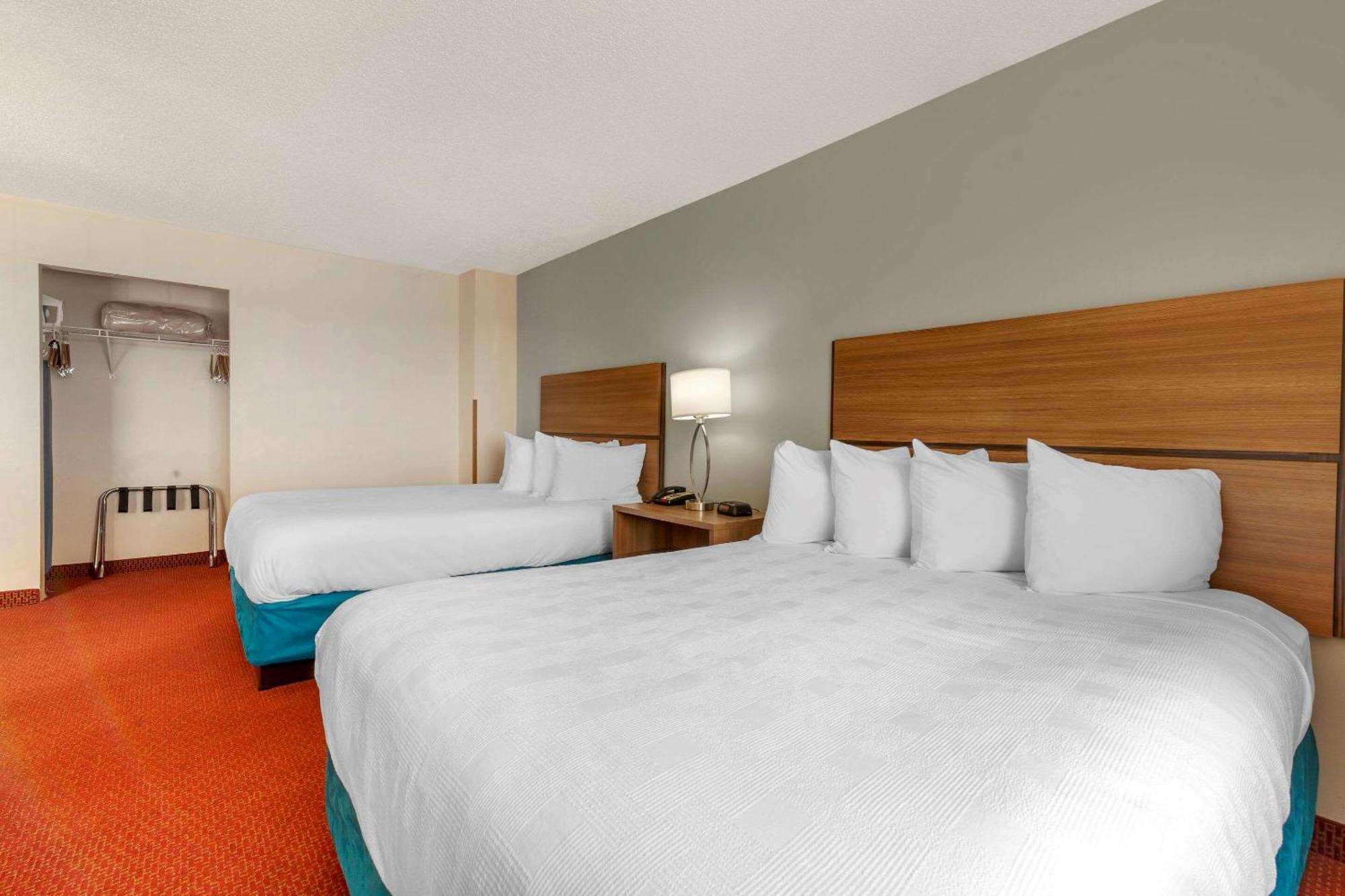 Queen Suite Two Queen Beds Accessible or Non-Smoking,1281329239:JPEG