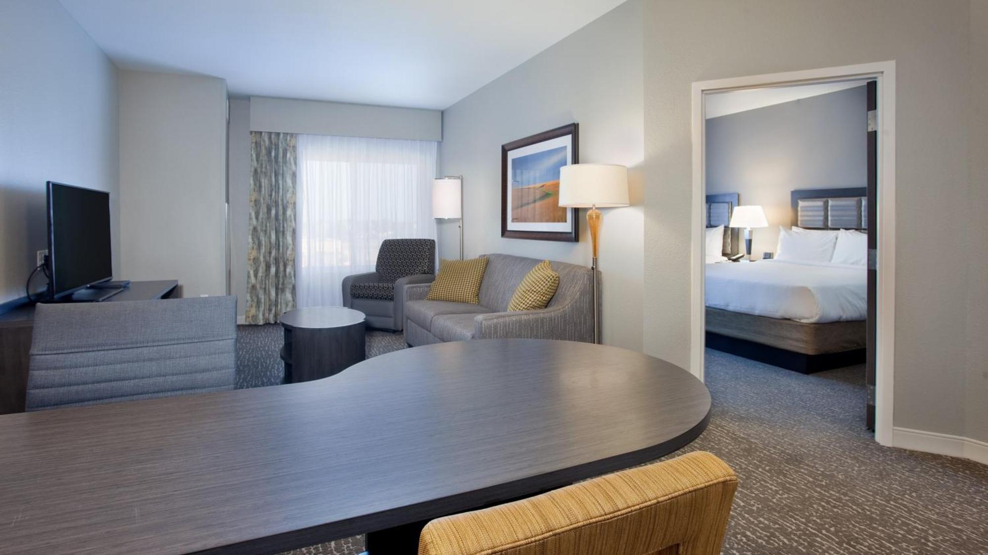 Queen Suite Hearing Accessible