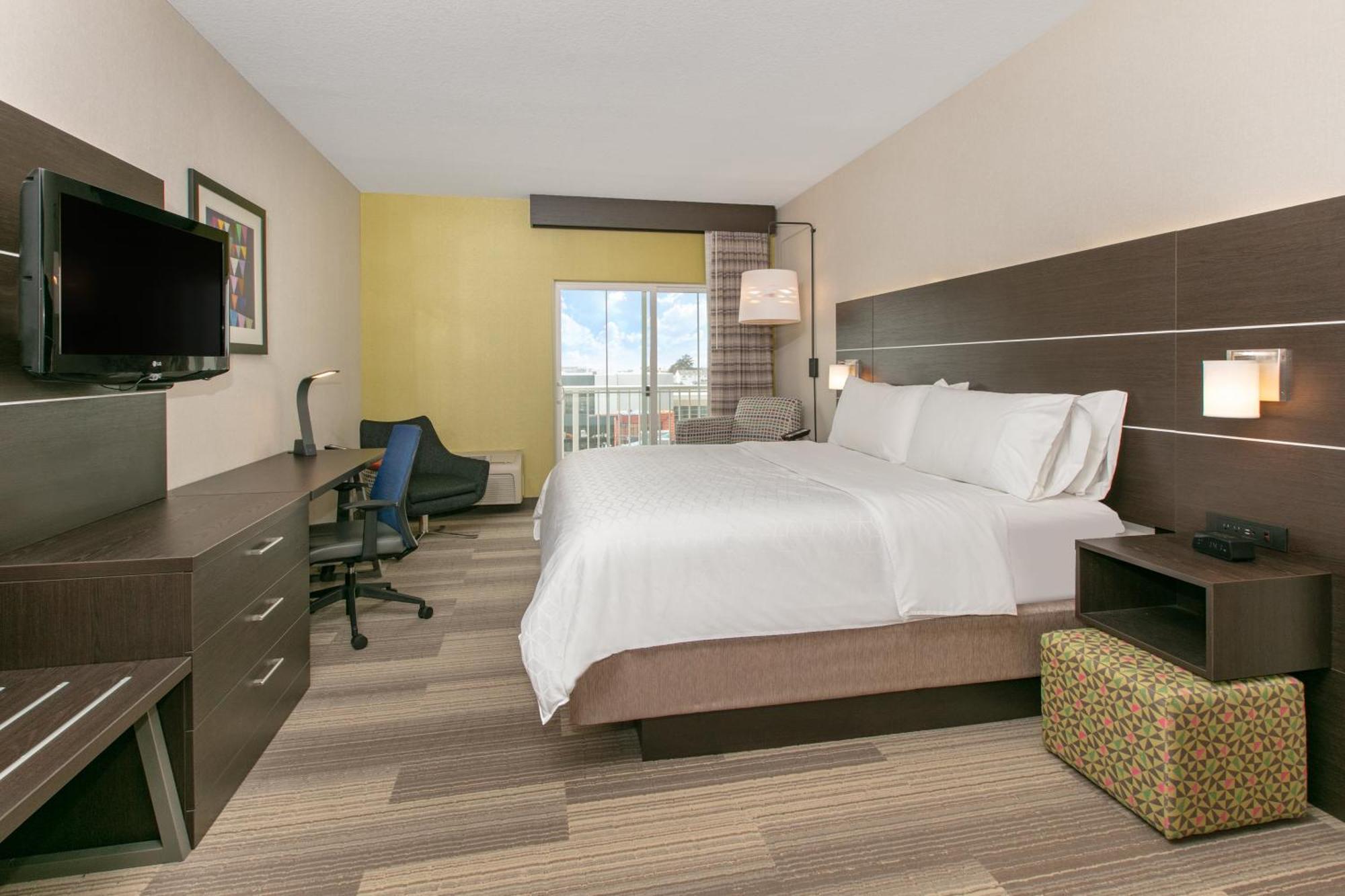 Standard King Room Balcony River View