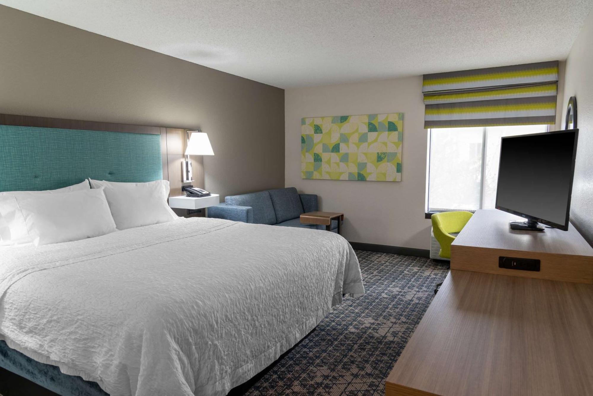 King Room with Sofa Bed and Study - Non-Smoking