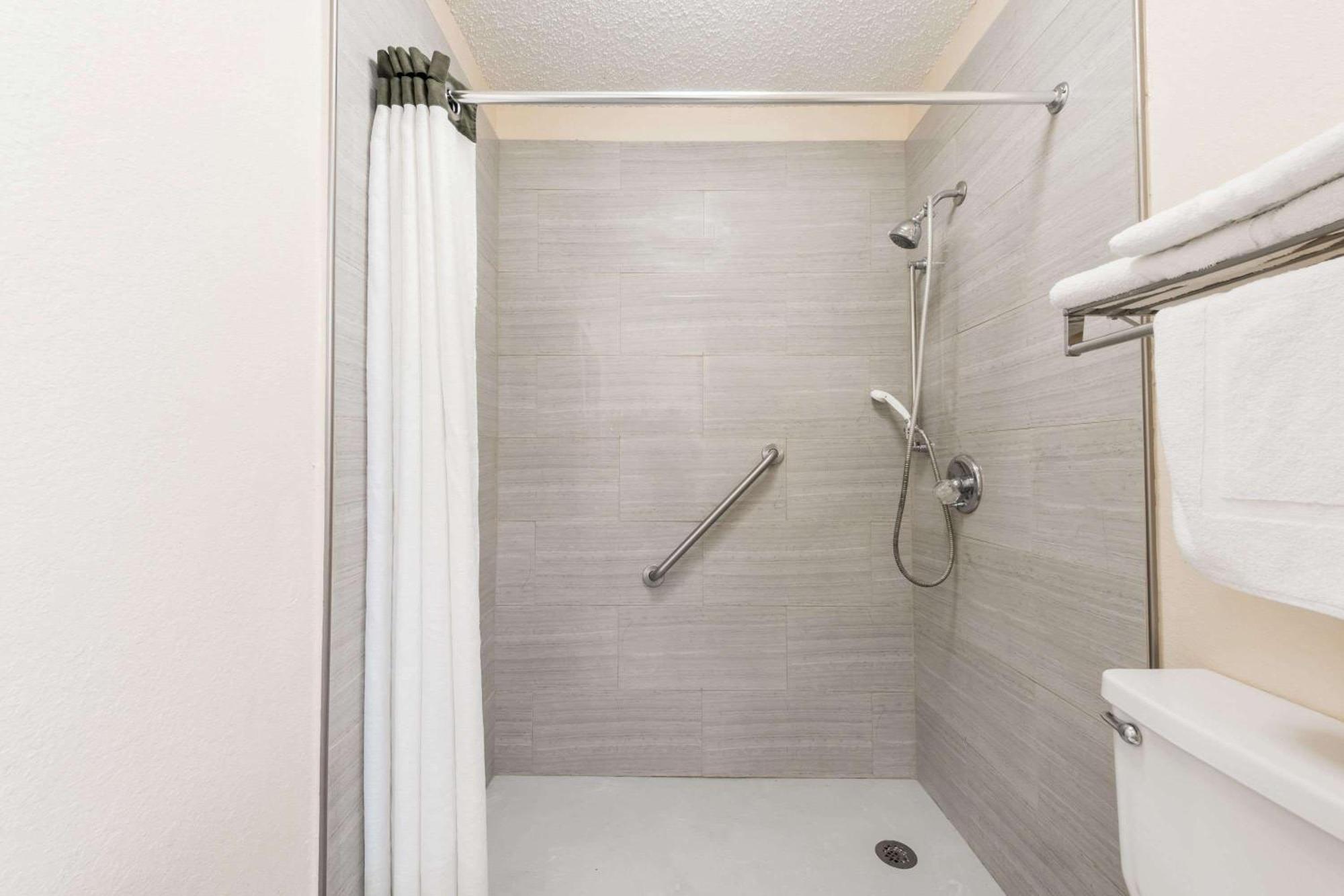 Queen Room Two Queen Beds Mobility Access or Non-Smoking