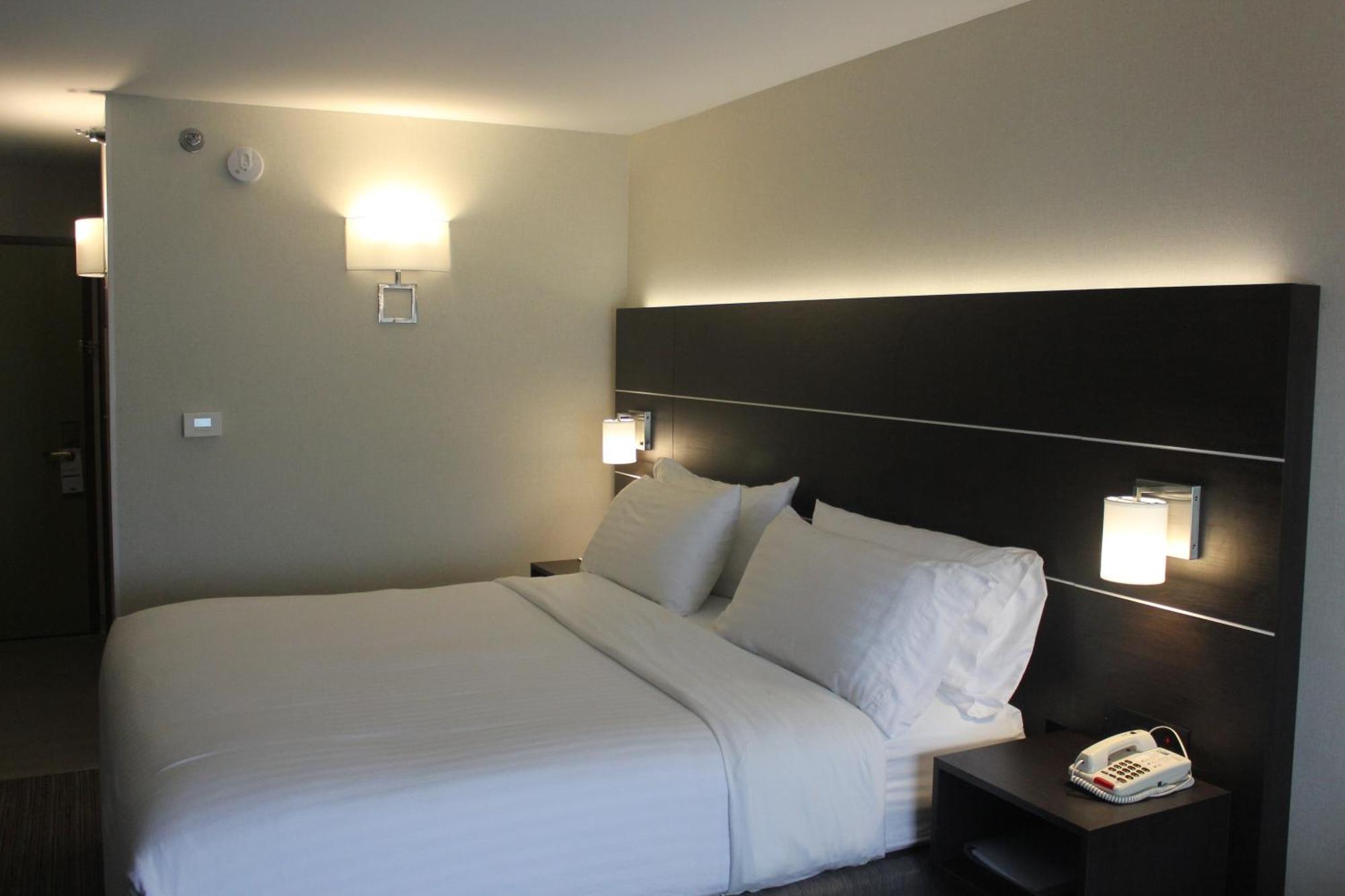 King Room Mobility Access or Hearing Accessible