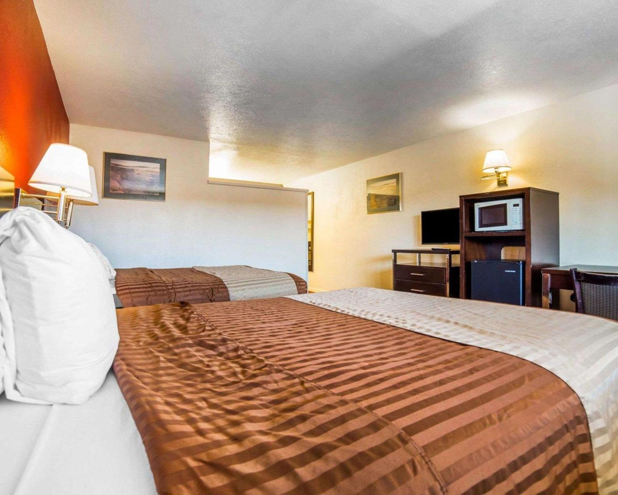 Queen Room Two Queen Beds No Pets Allowed