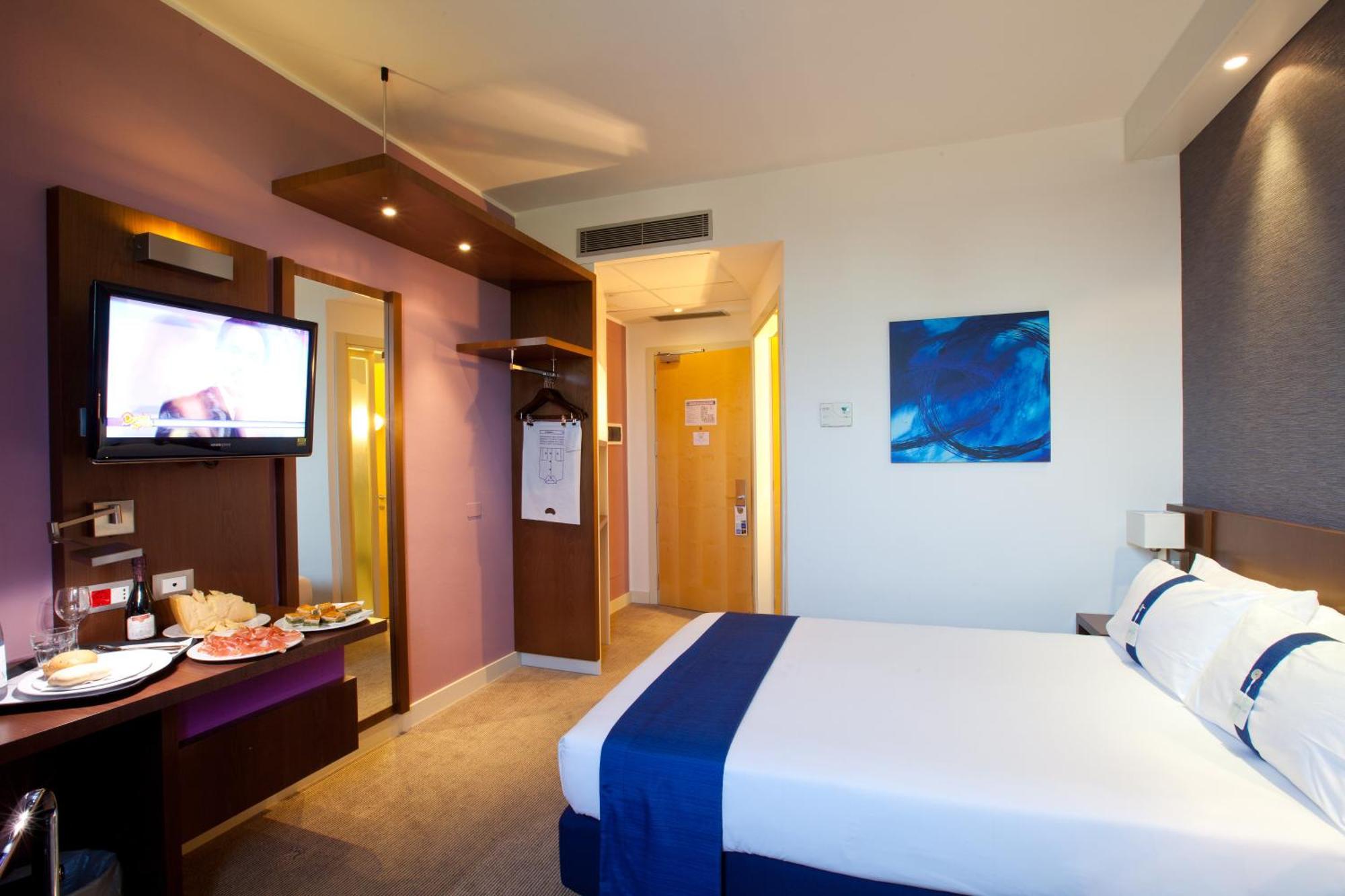 Standard Double Room with Sofa Bed - Smoking,1281584902:JPEG