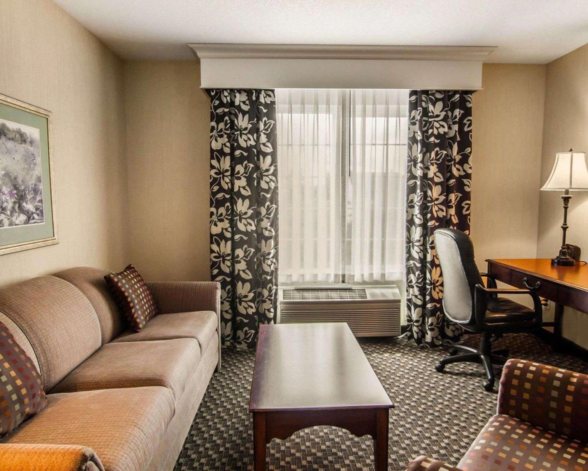 Queen Room Two Queen Beds Non-Smoking