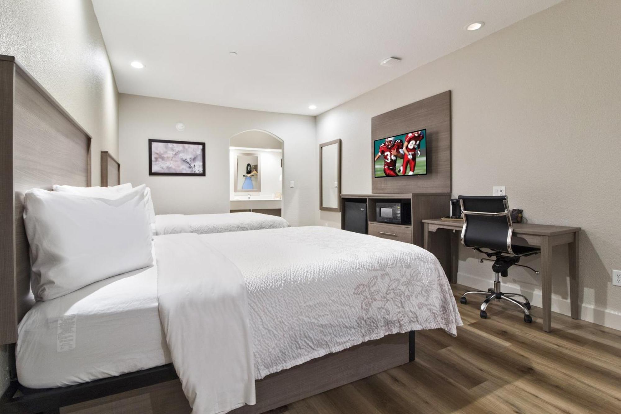 Premium Queen Room Two Queen Beds Smoke,1282143301:JPEG