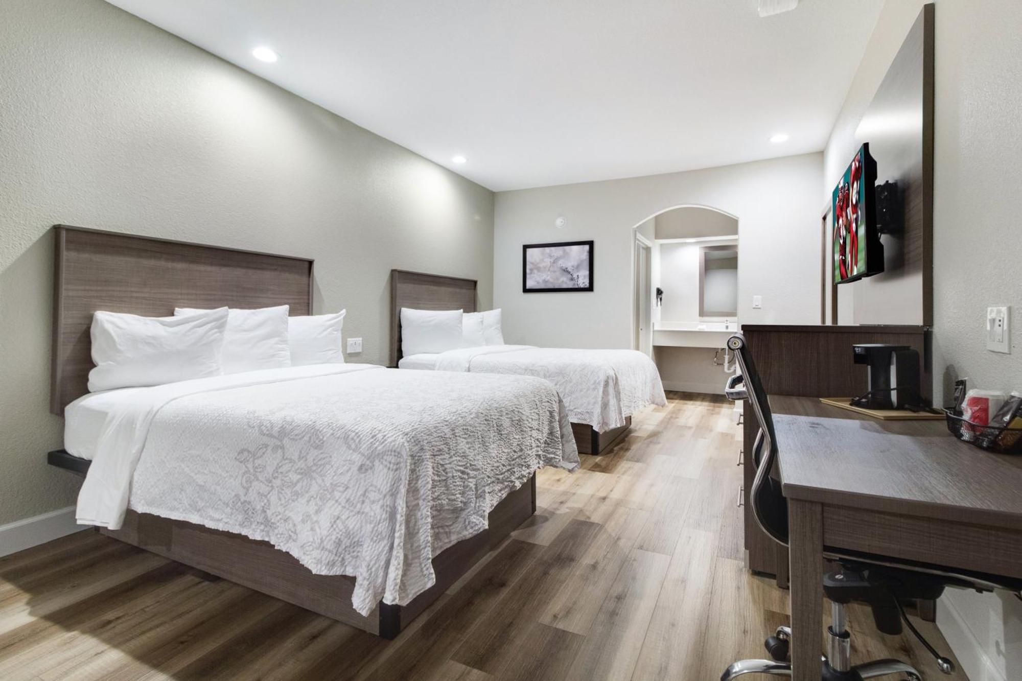 Premium Queen Room Two Queen Beds Smoke