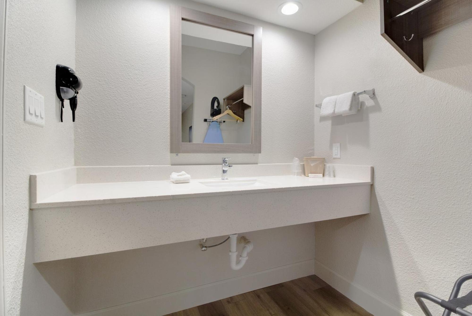 Premium Queen Room Two Queen Beds Smoke