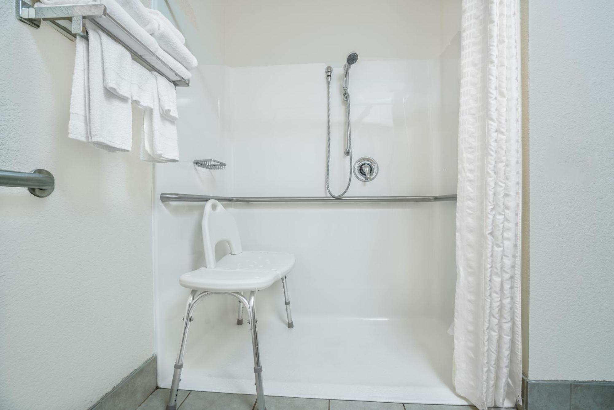 Queen Room - Disability Access/Non-Smoking
