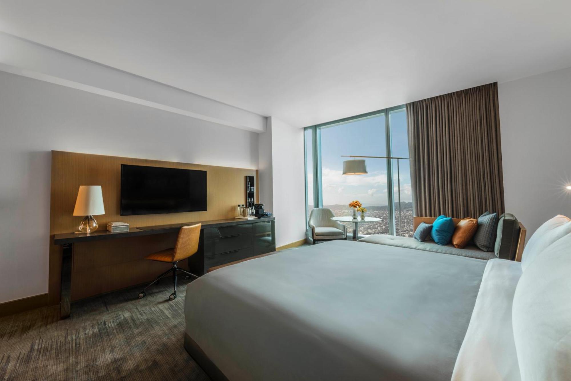 1 King Bed Club City View,1282165816:JPEG