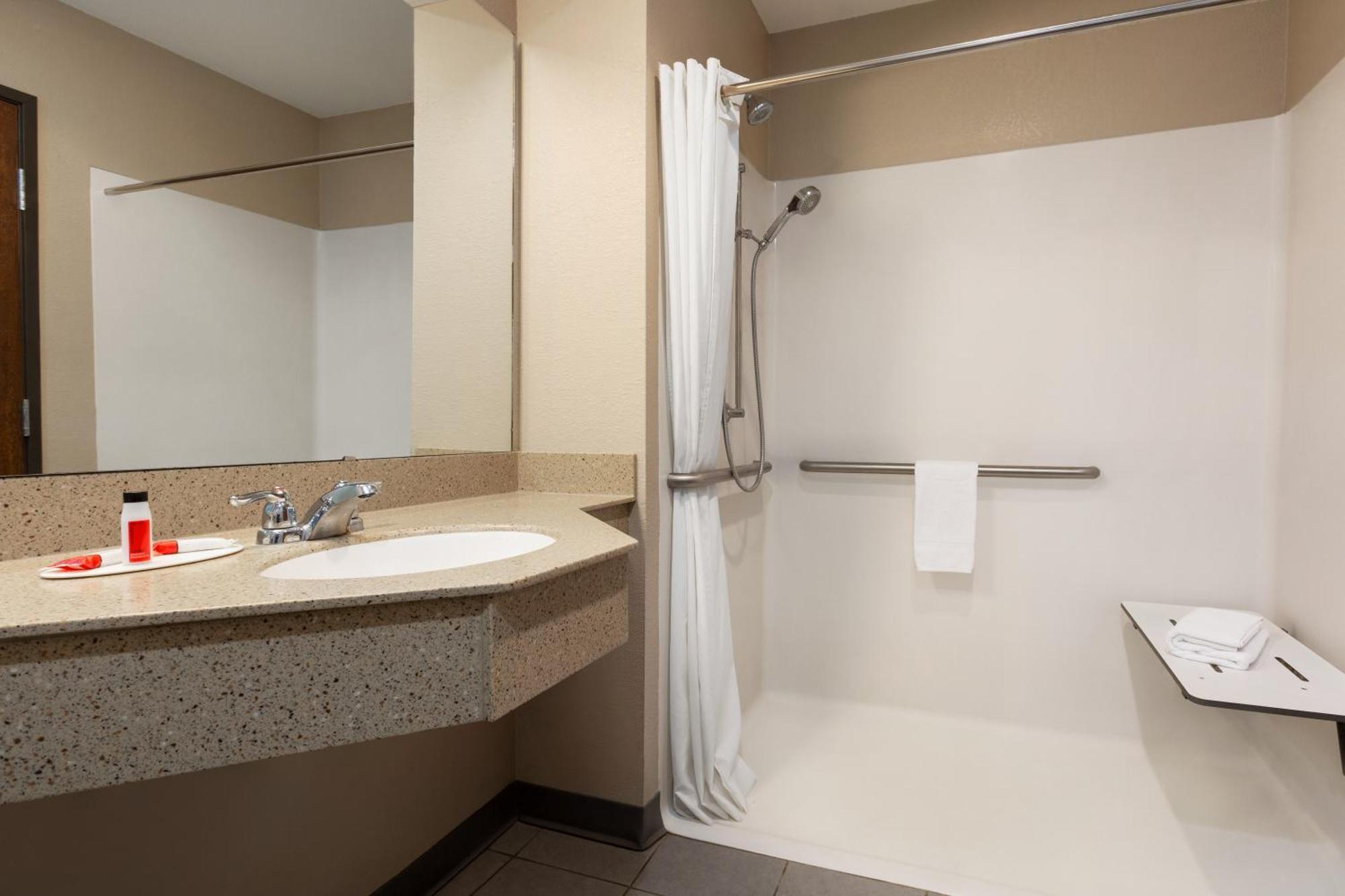 King Room Bath Tub Mobility Accessible or Non-Smoking
