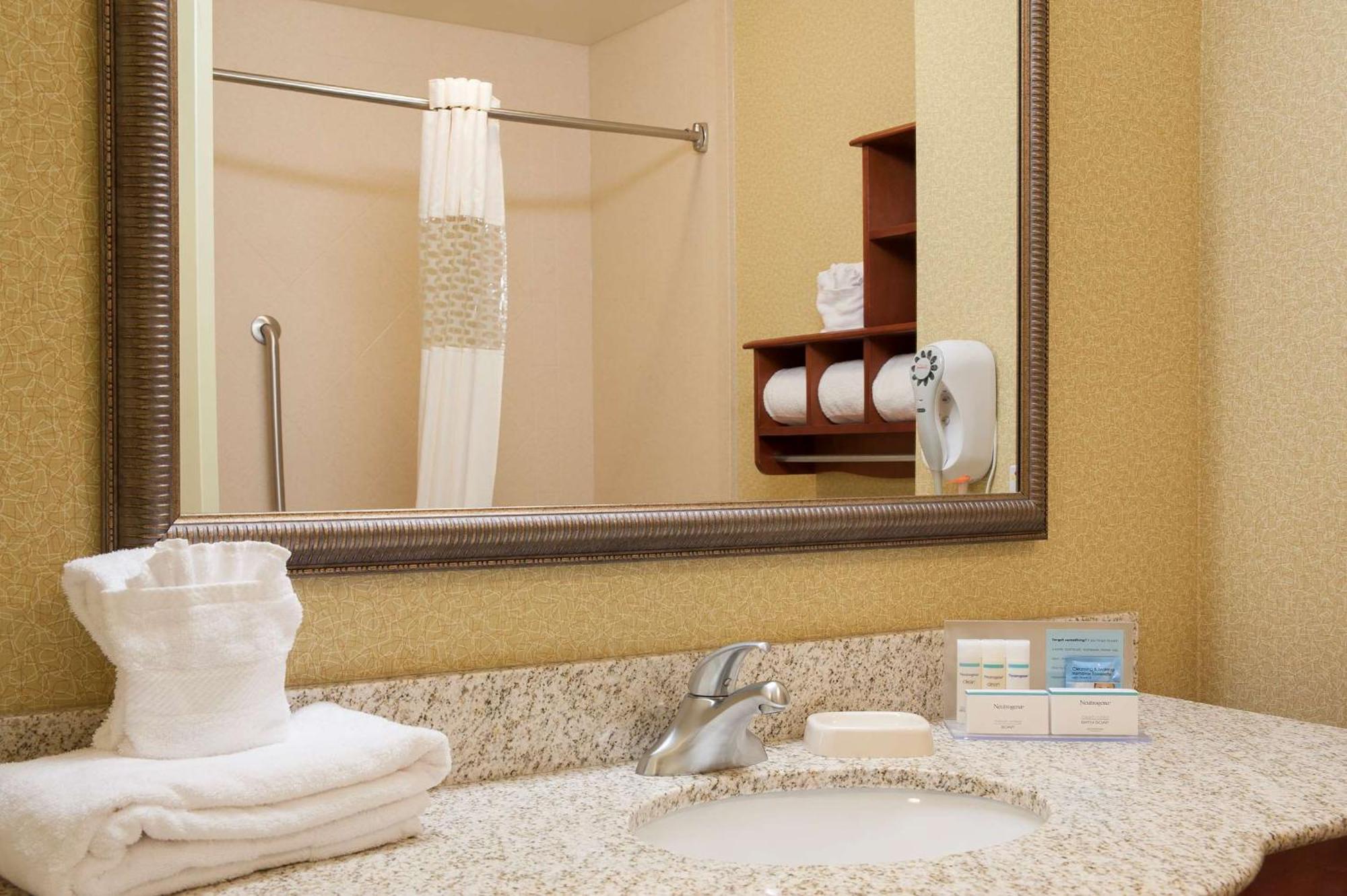 Queen Room Two Queen Beds Mobility Hearing Access or Non-Smoking
