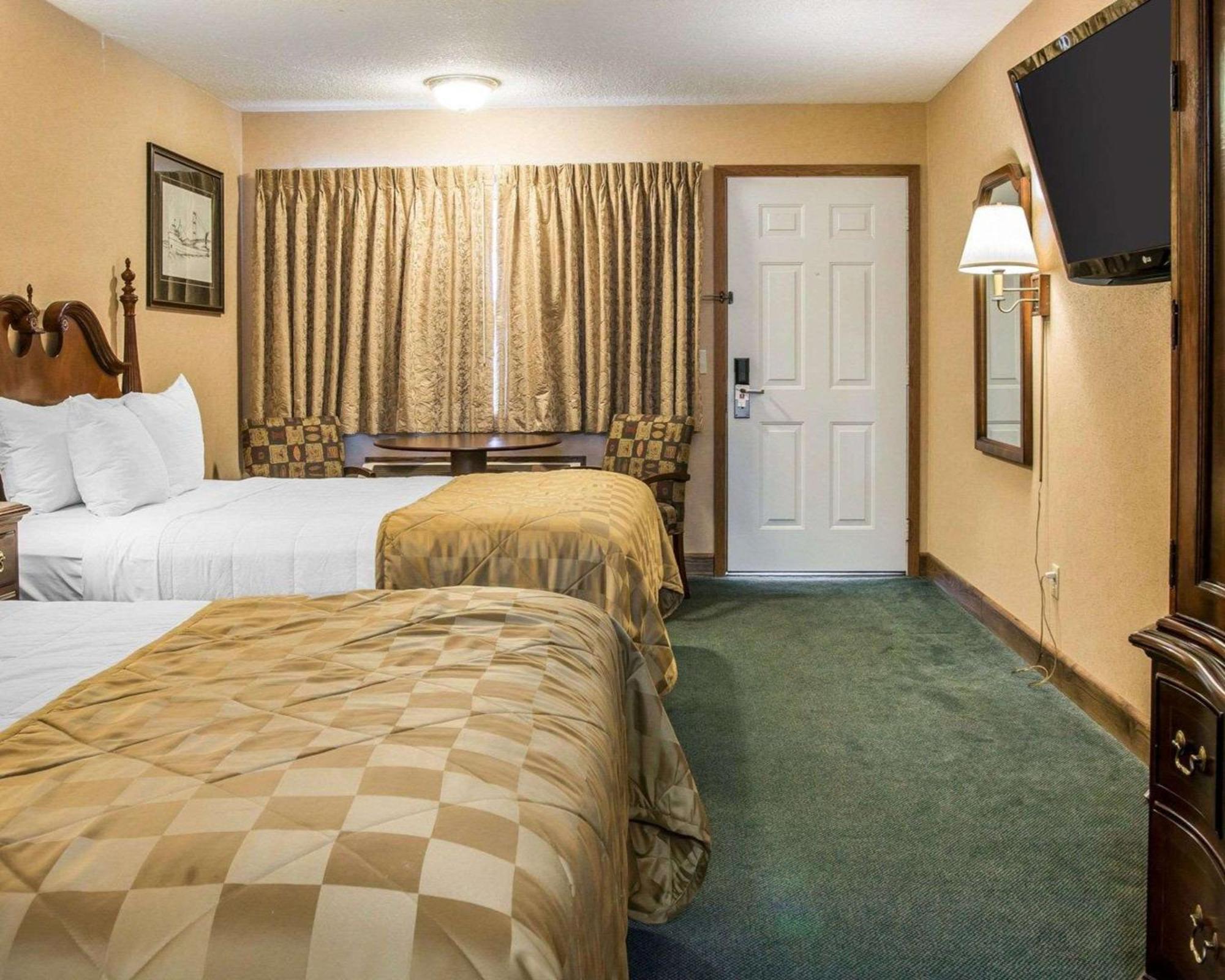Deluxe Queen Room with Two Queen Beds - Lake View