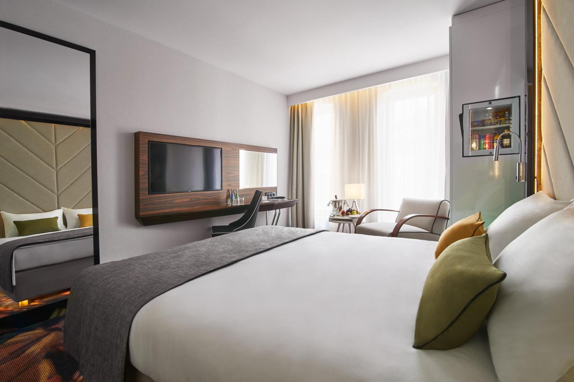 Standard Queen Room