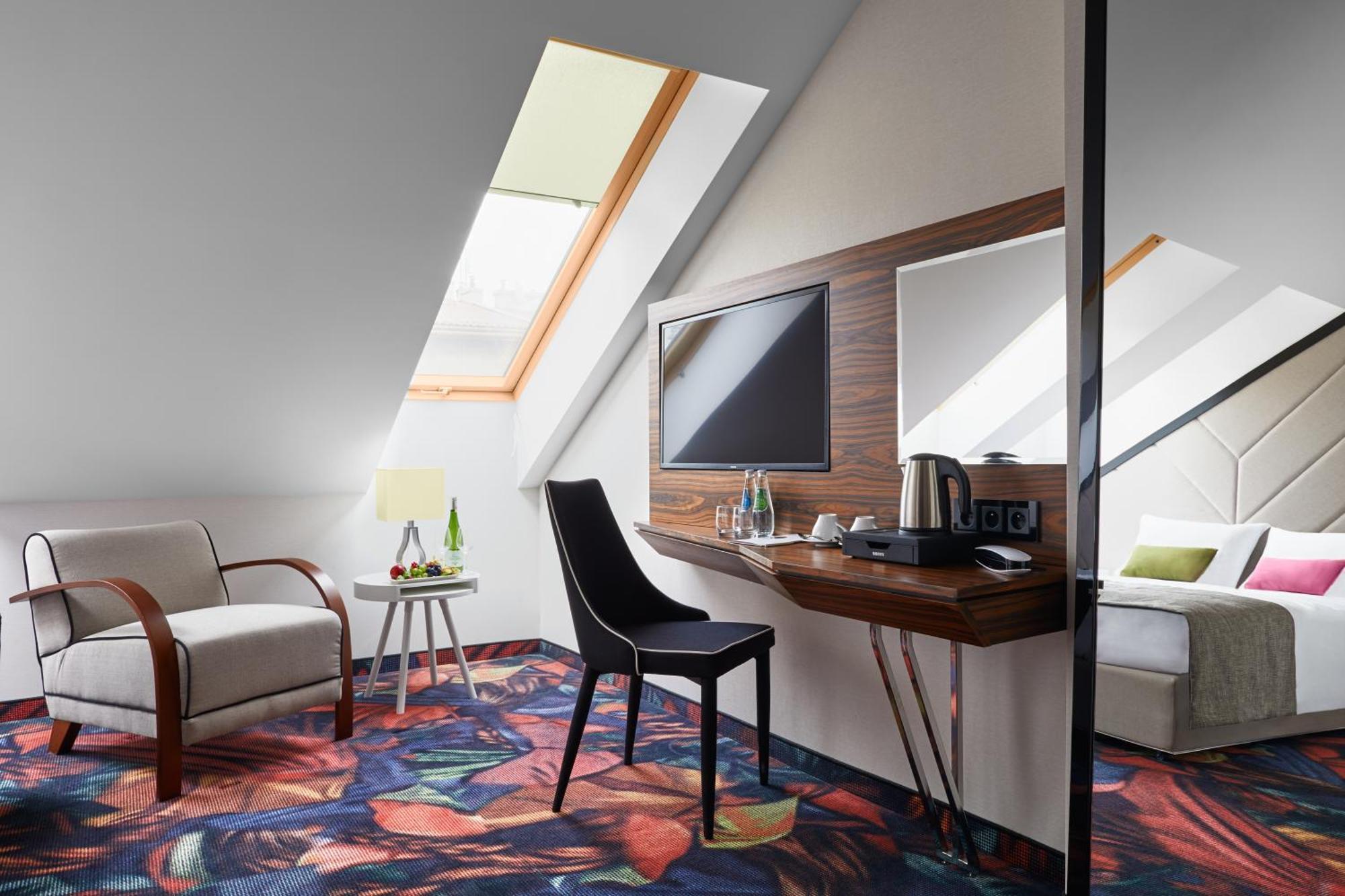 Standard Queen Room