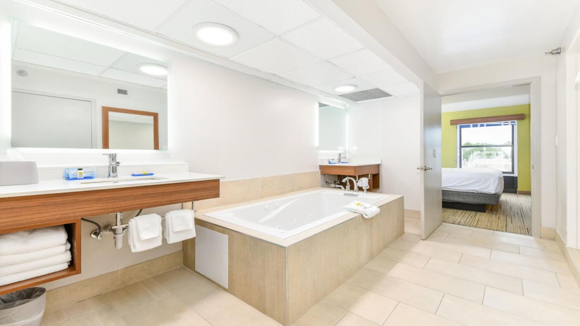 One-Bedroom King Suite