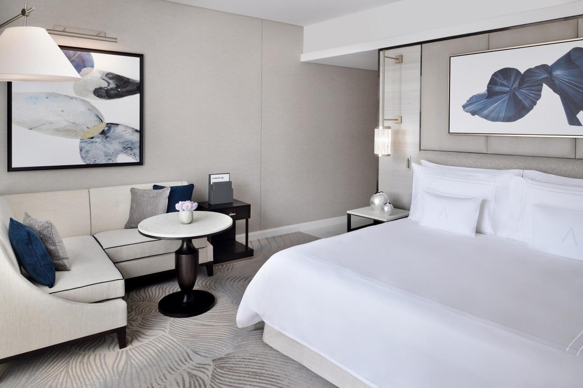 Deluxe Downtown View Room