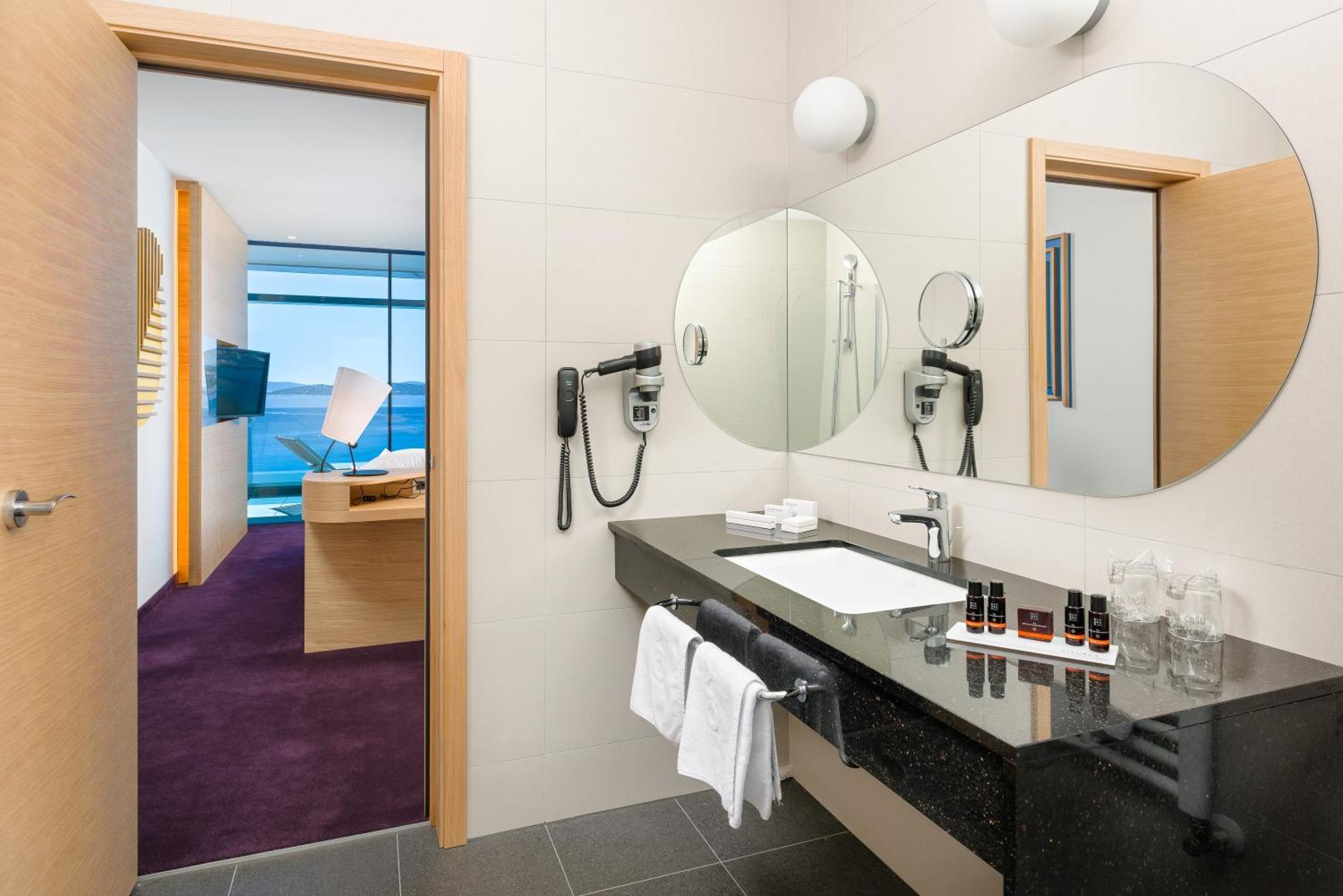 Deluxe Double or Twin Room Balcony Sea View