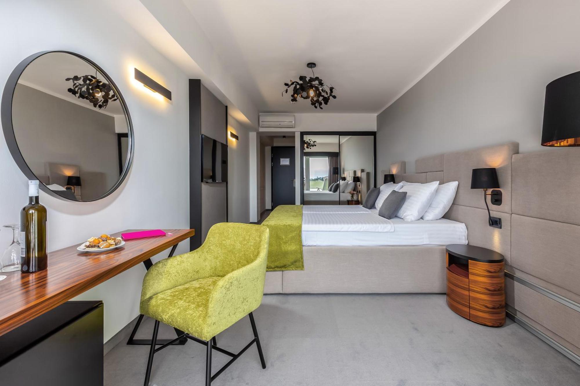 Superior Double Room 2 Extra pull-out Beds Sea Side View Balcony,1282574635:JPEG