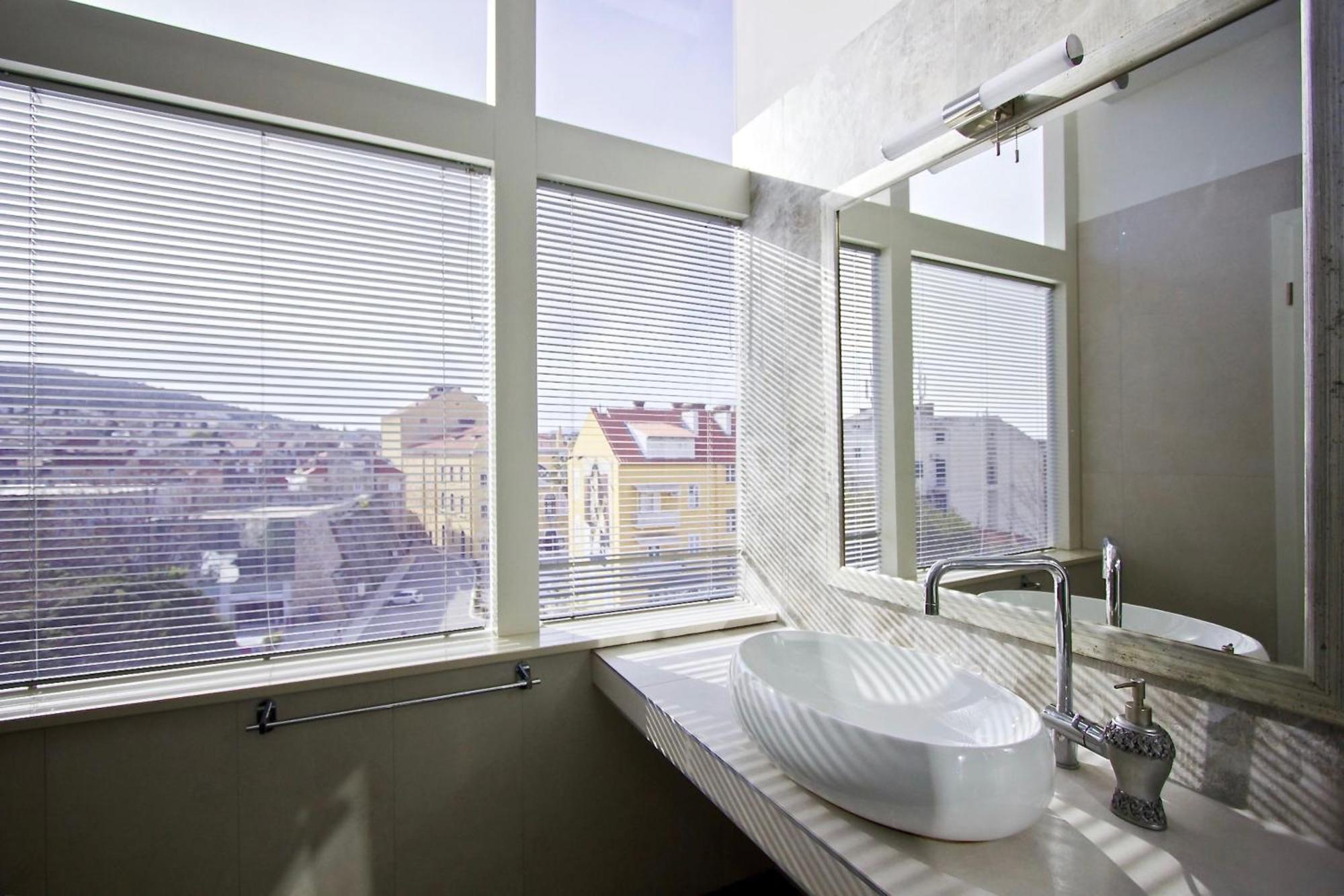 Deluxe Luxury Suite