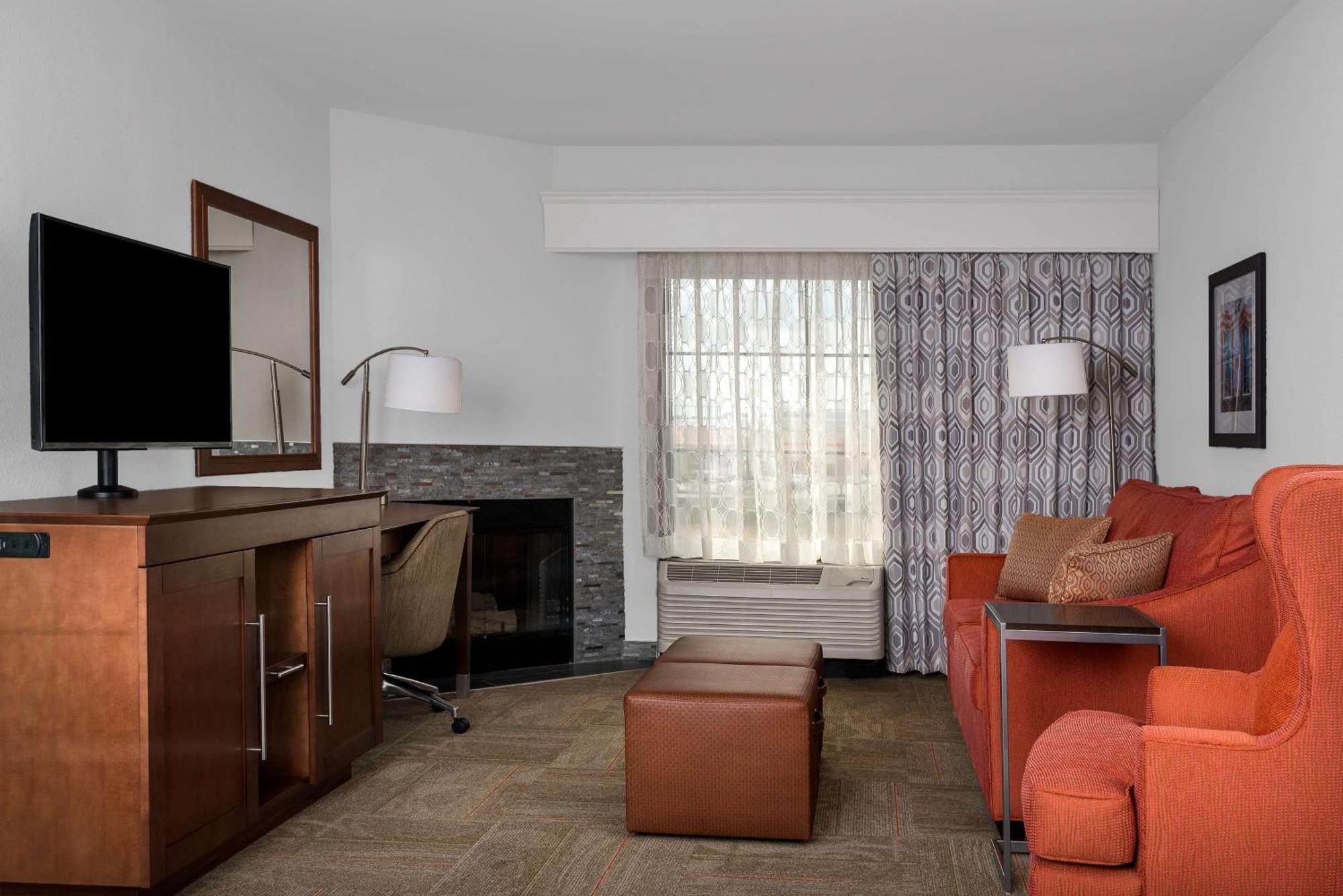 One-Bedroom King Suite with Fireplace - Non-Smoking