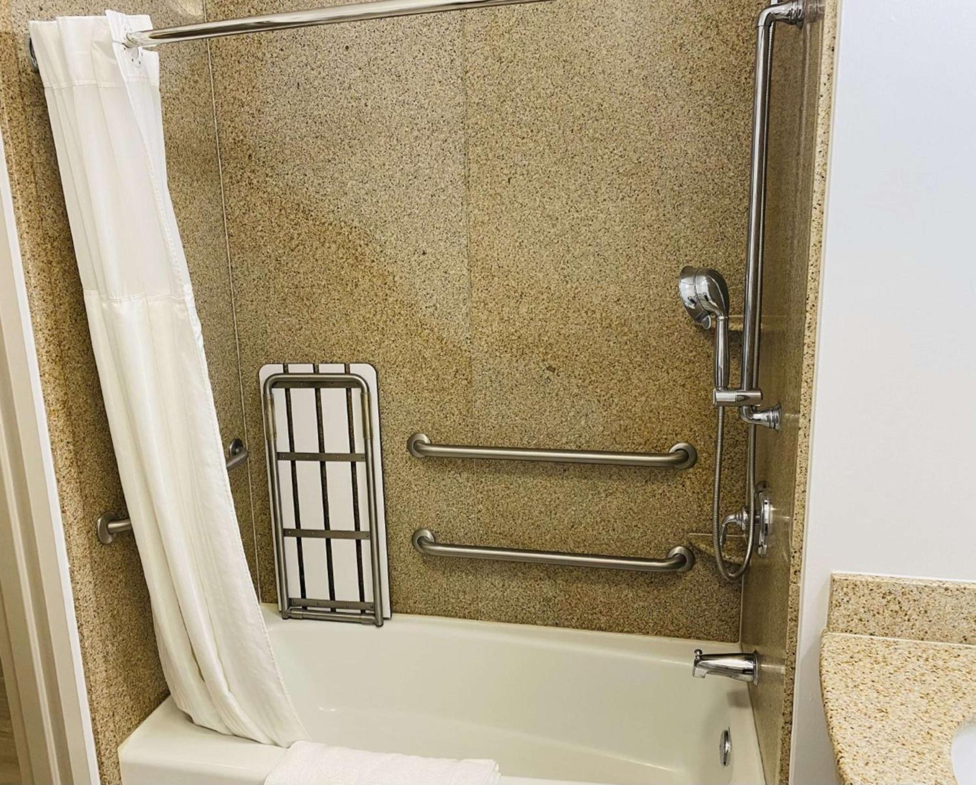 King Room Tub Mobility Hearing Access