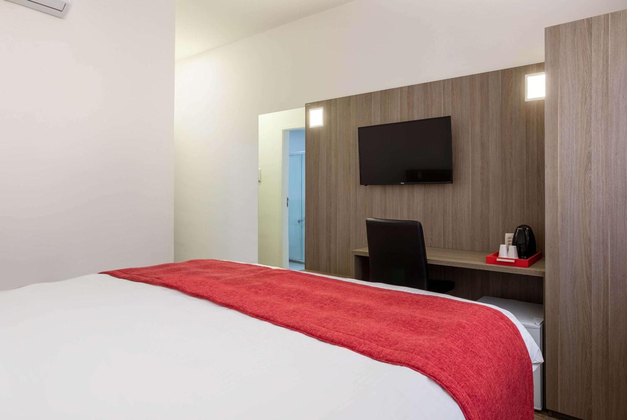 Standard Queen Room