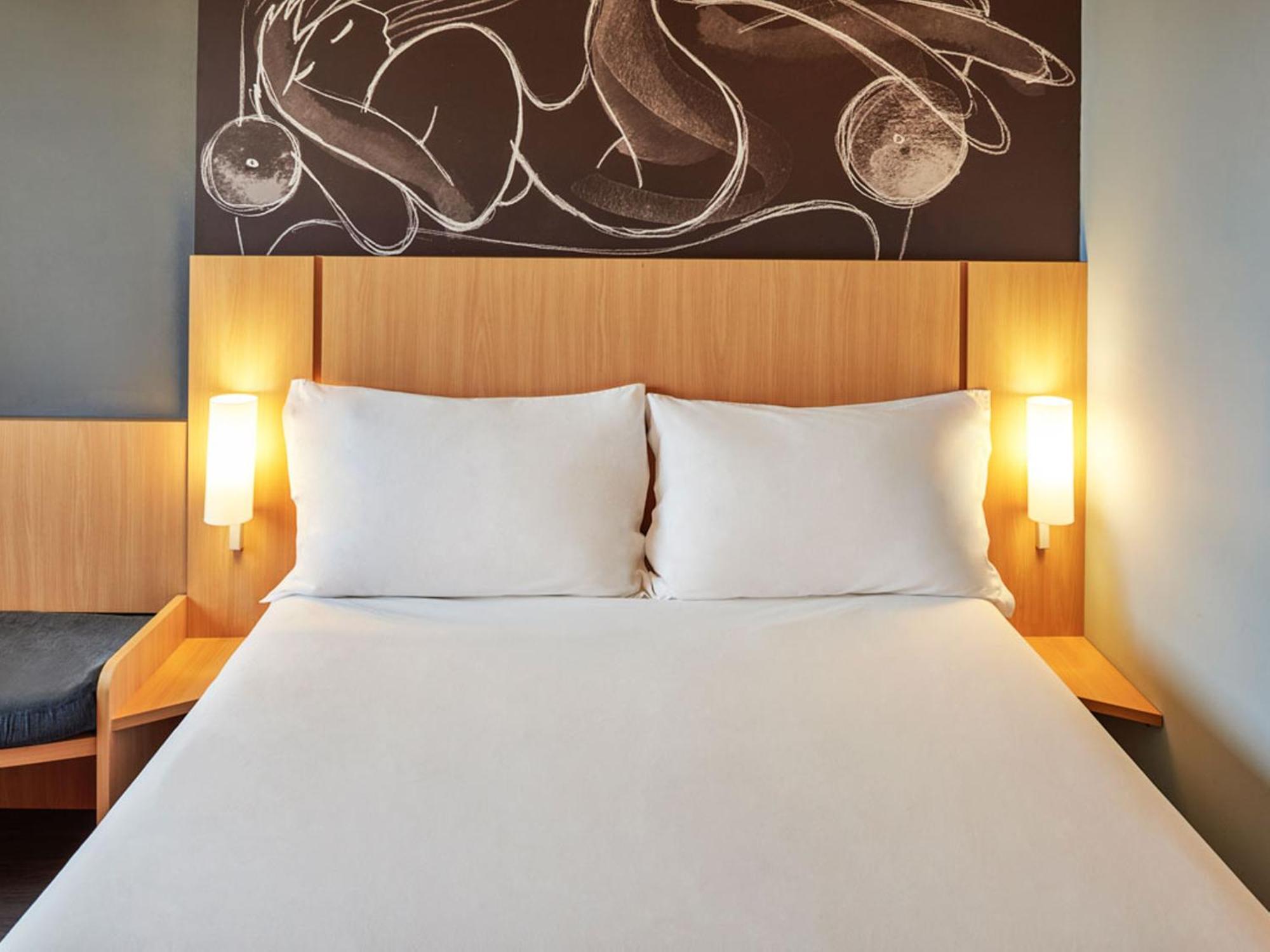 Standard Apartment with One Double Bed,693799860:JPEG