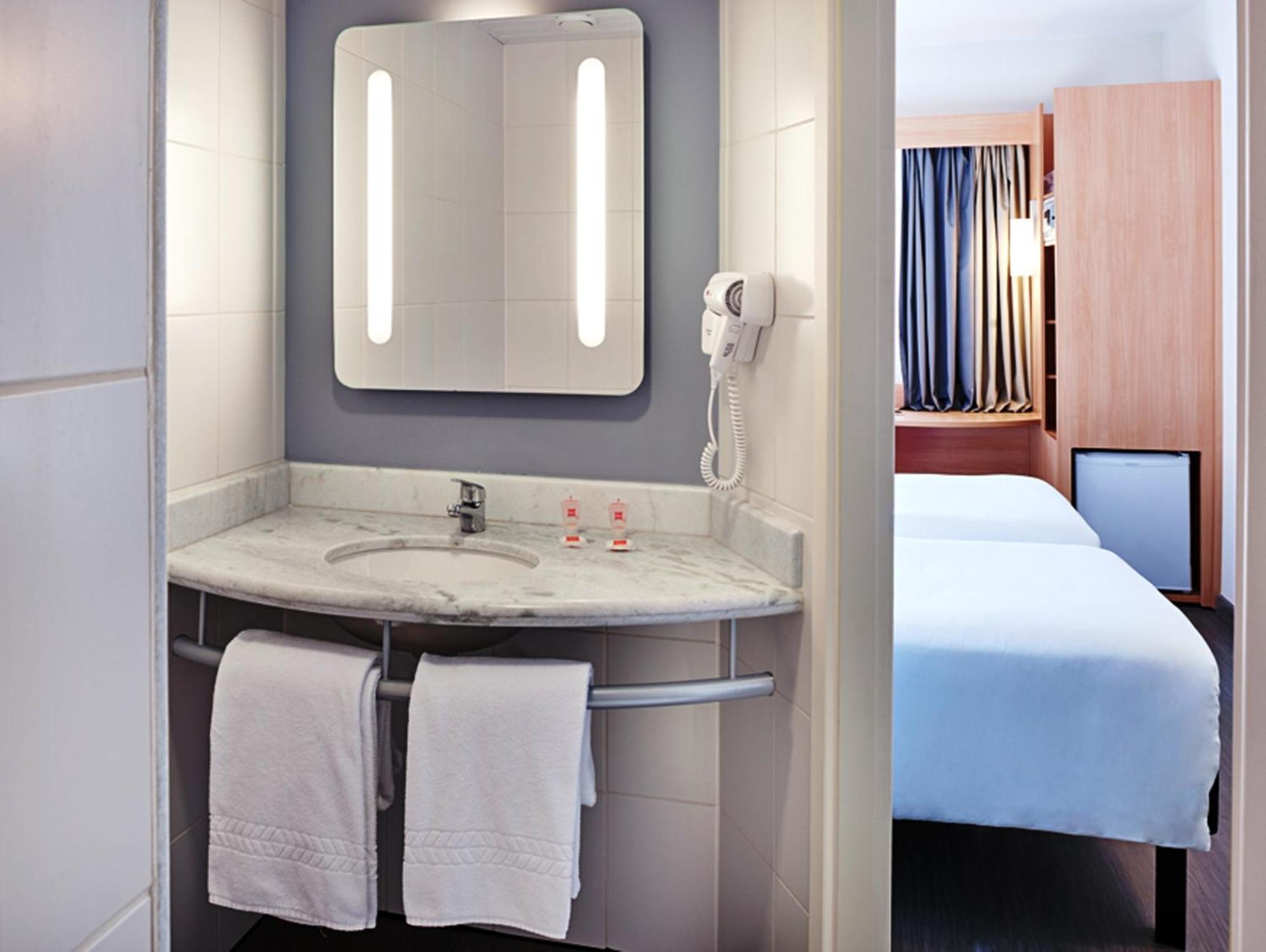 Standard Apartment with Two Single Beds,1746969282:JPEG
