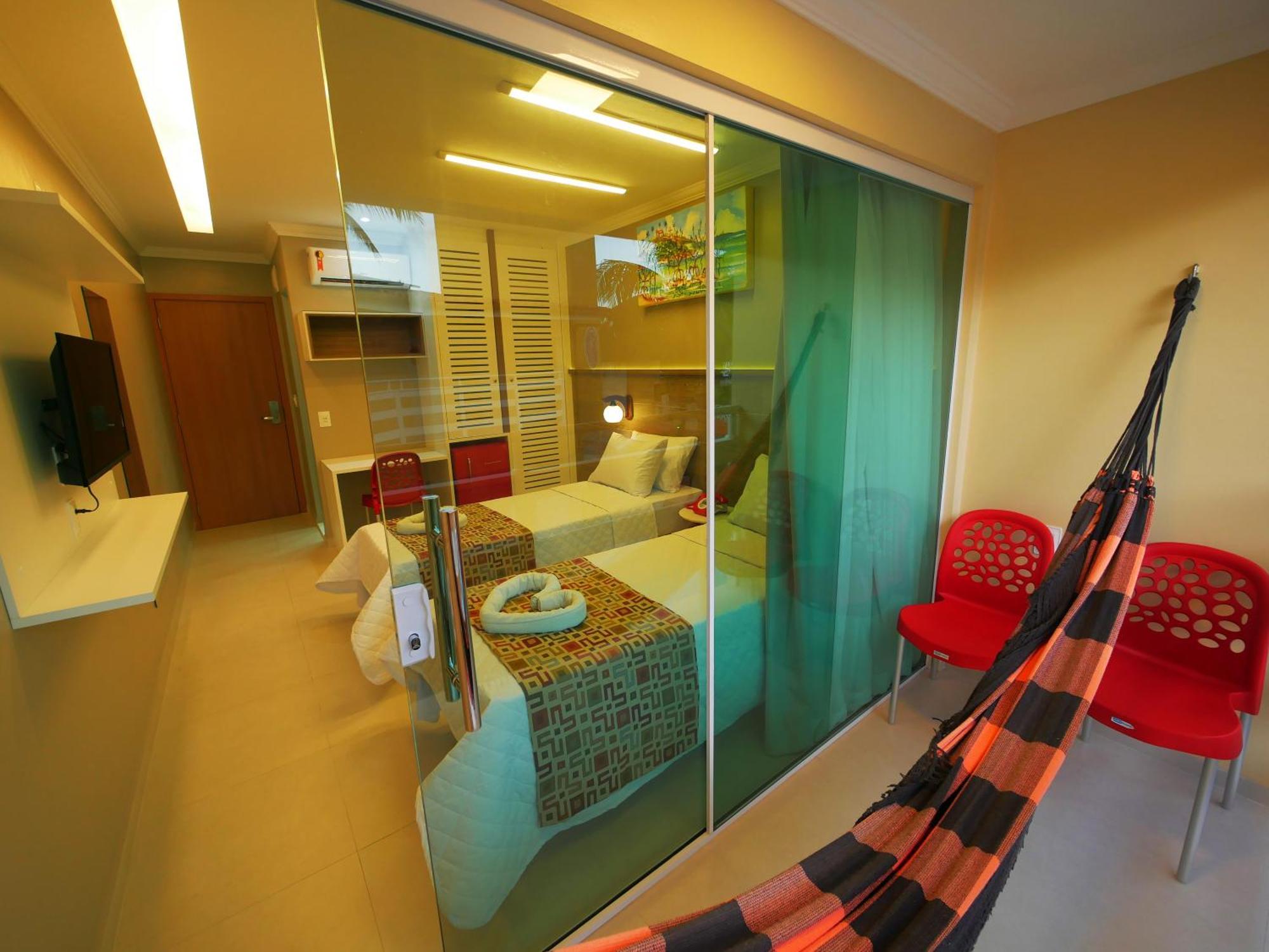 Master Duplo Twin com Varanda Vista Piscina