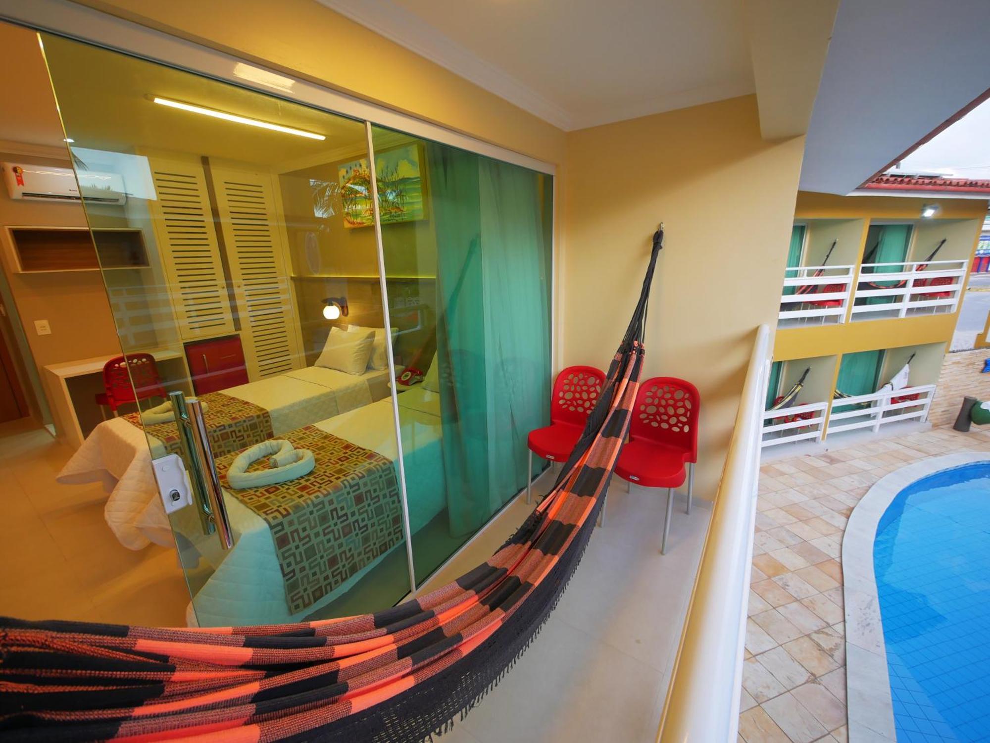 Master Duplo Twin com Varanda Vista Piscina