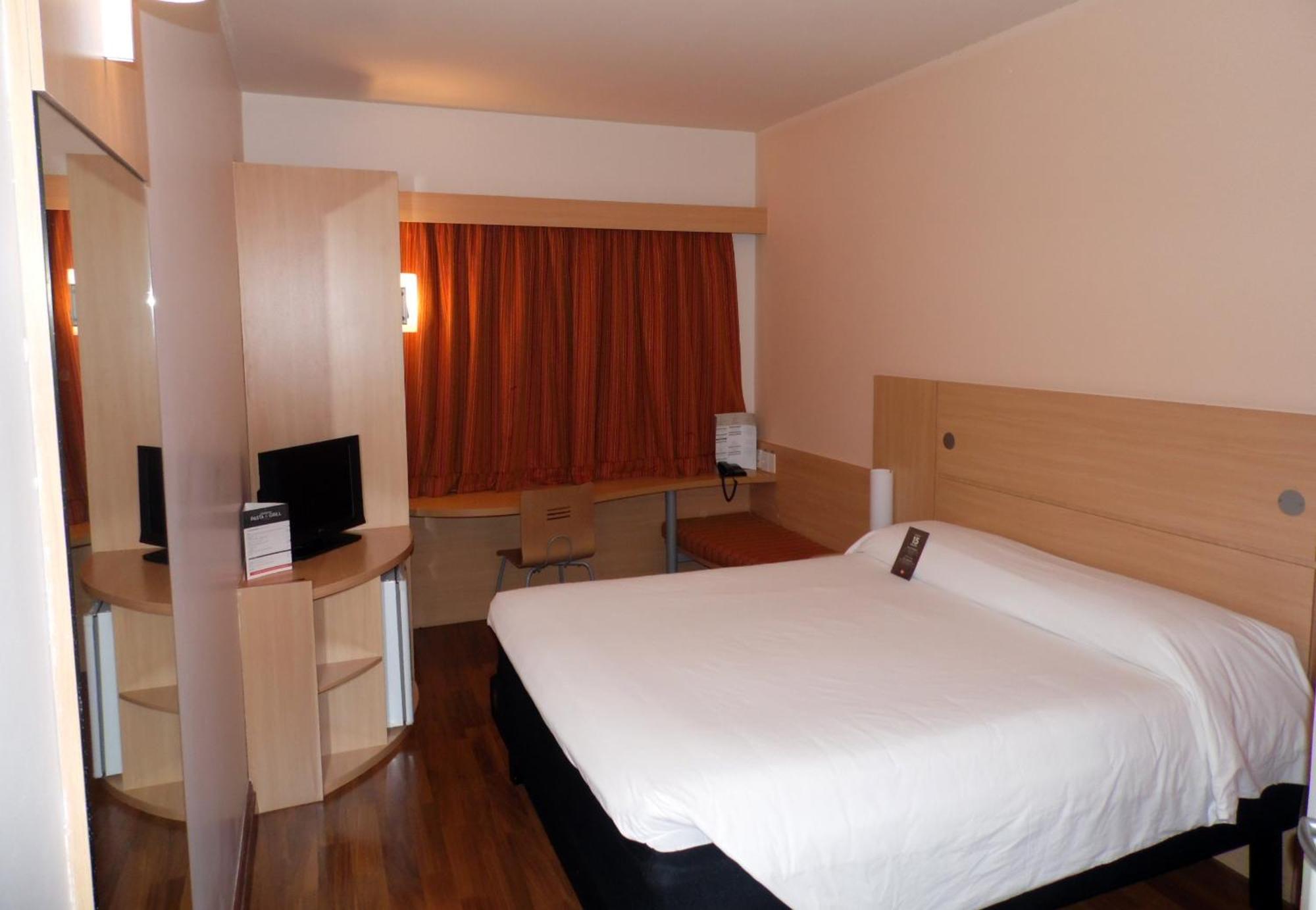 Standard Double Room,1318780630:JPEG