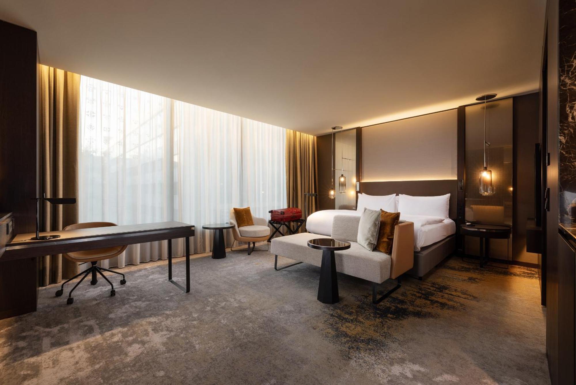 Classic King Room Accessible
