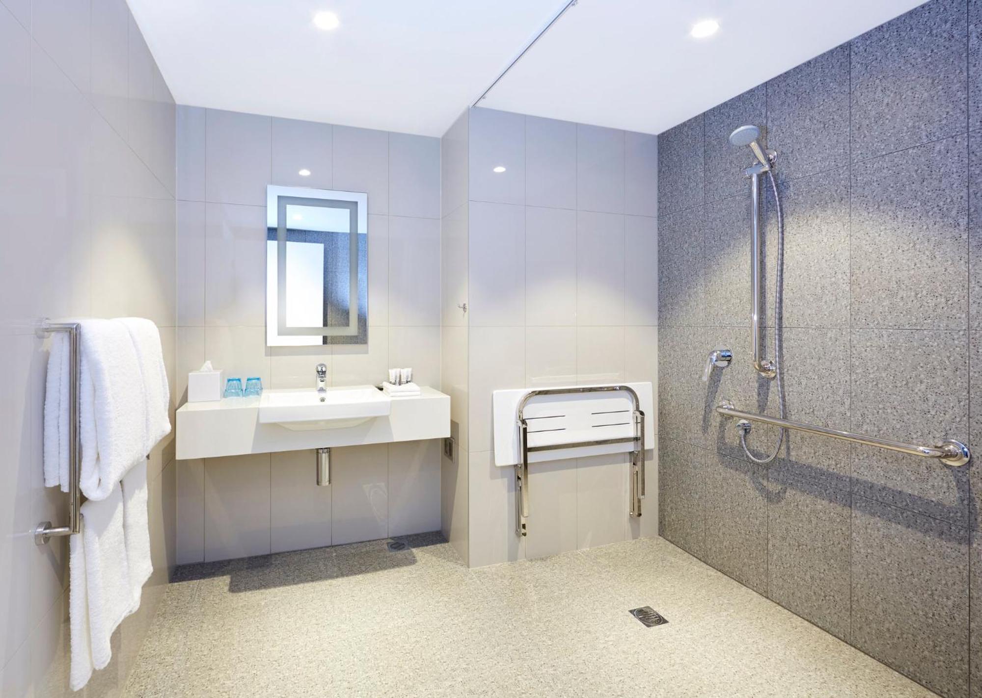 Standard Queen Room Accessible