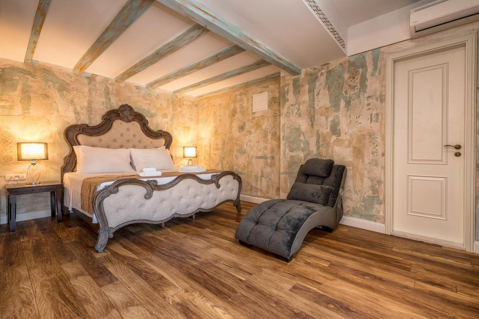 Grand Luxury Suite Terrace & City View