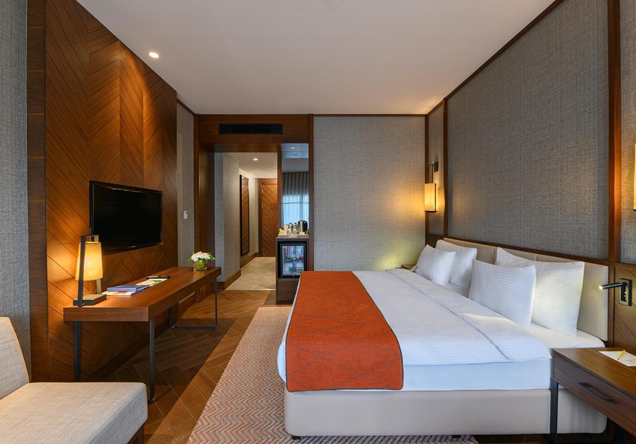 Deluxe Room King Size BedCourt Yard View