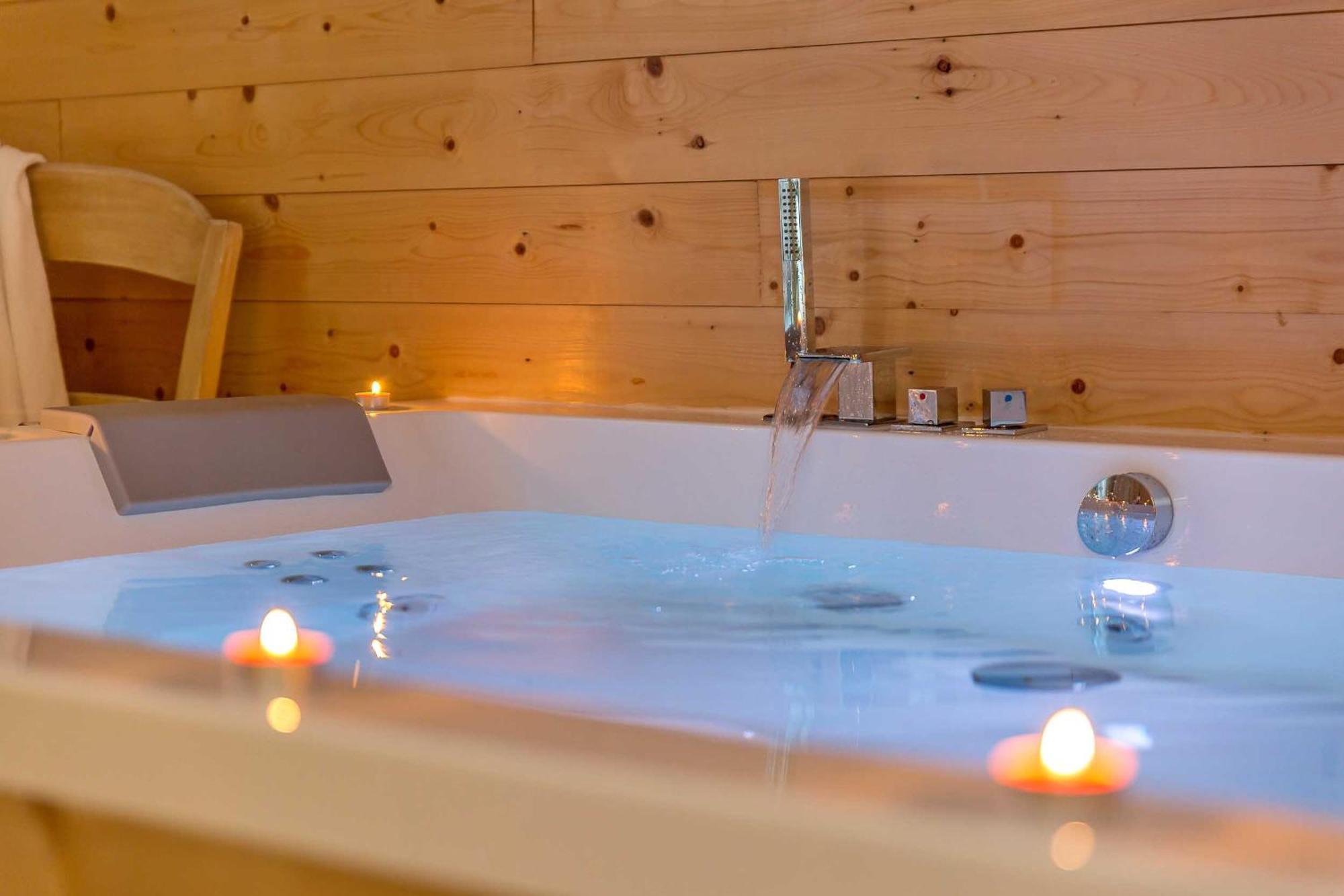 Double Room Hot Tub,1284142492:JPEG