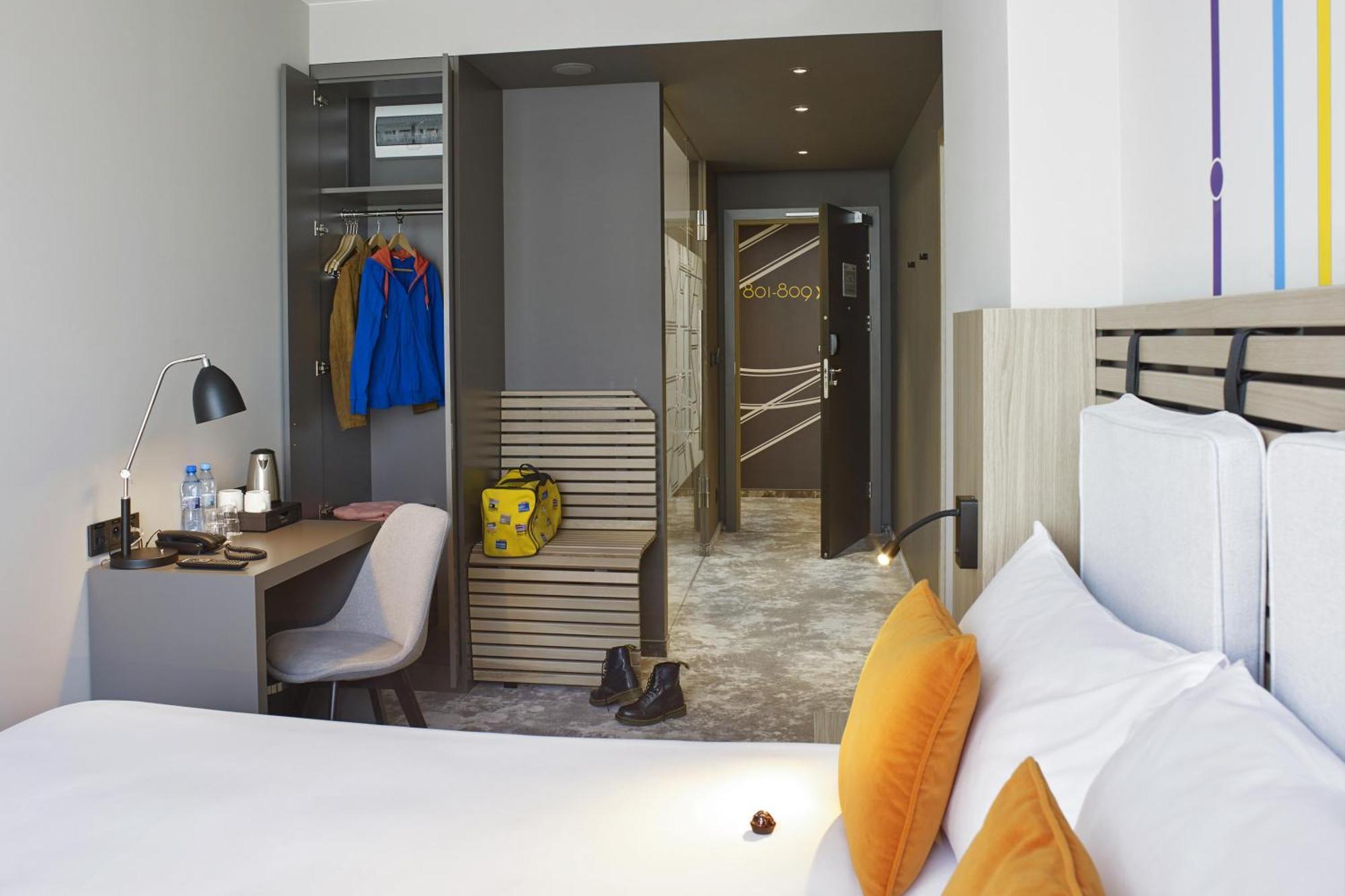 Standard Queen Room