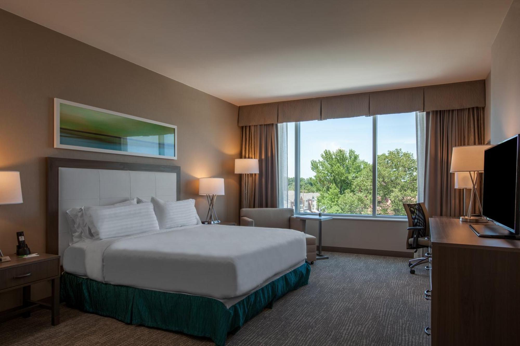 Standard King Room