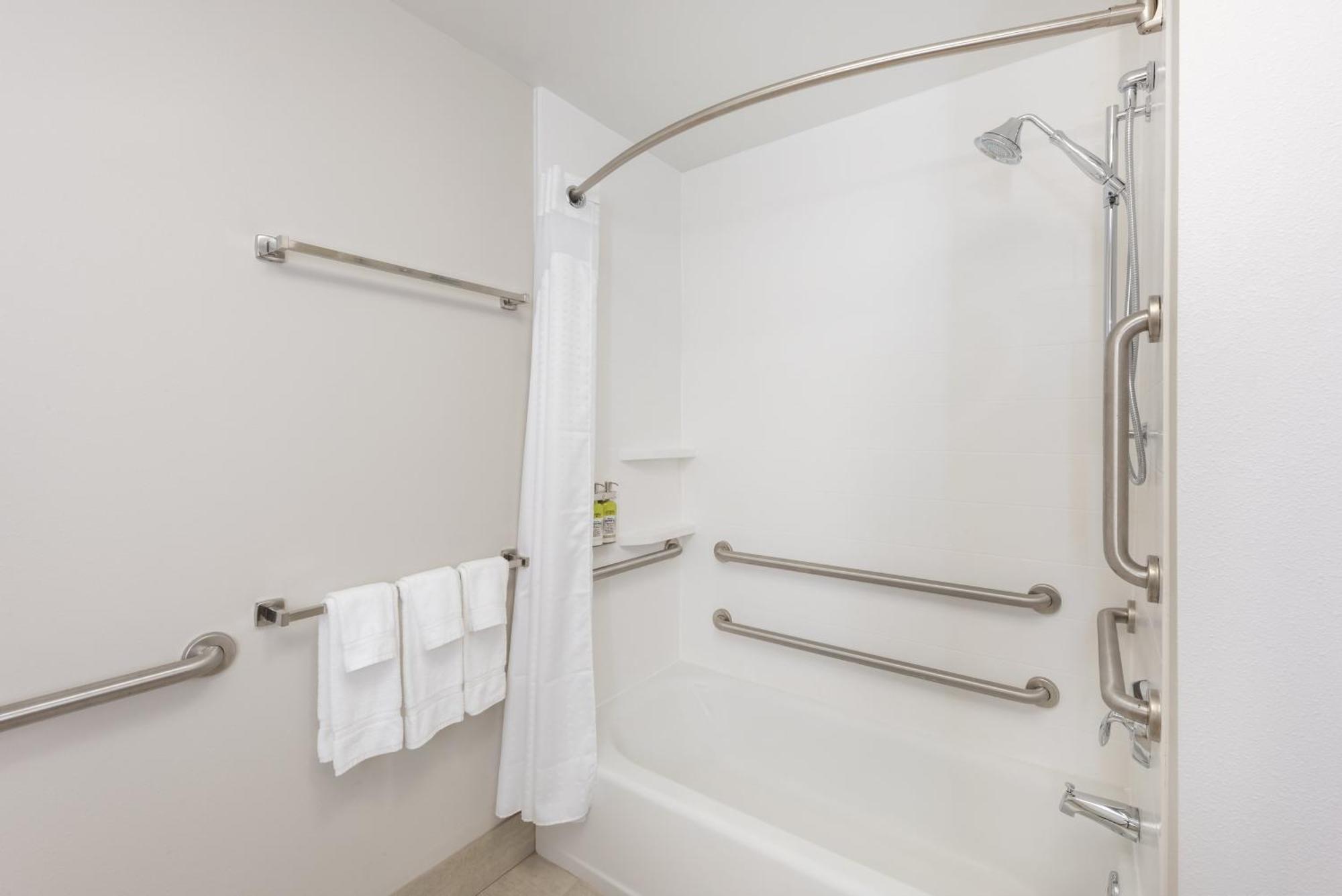 Queen Room Two Queen Beds Hearing Accessible or Non-Smoking