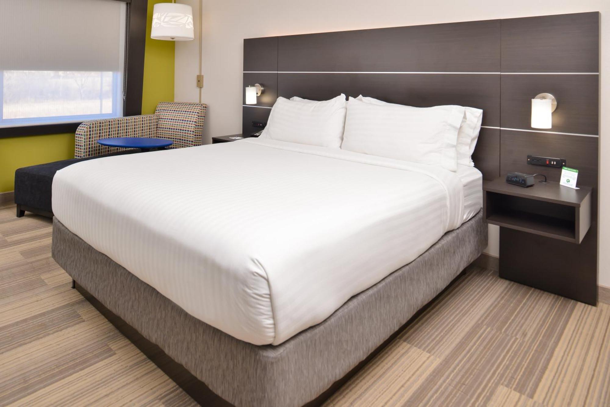 King Room - Mobility Access/Hearing Accessible