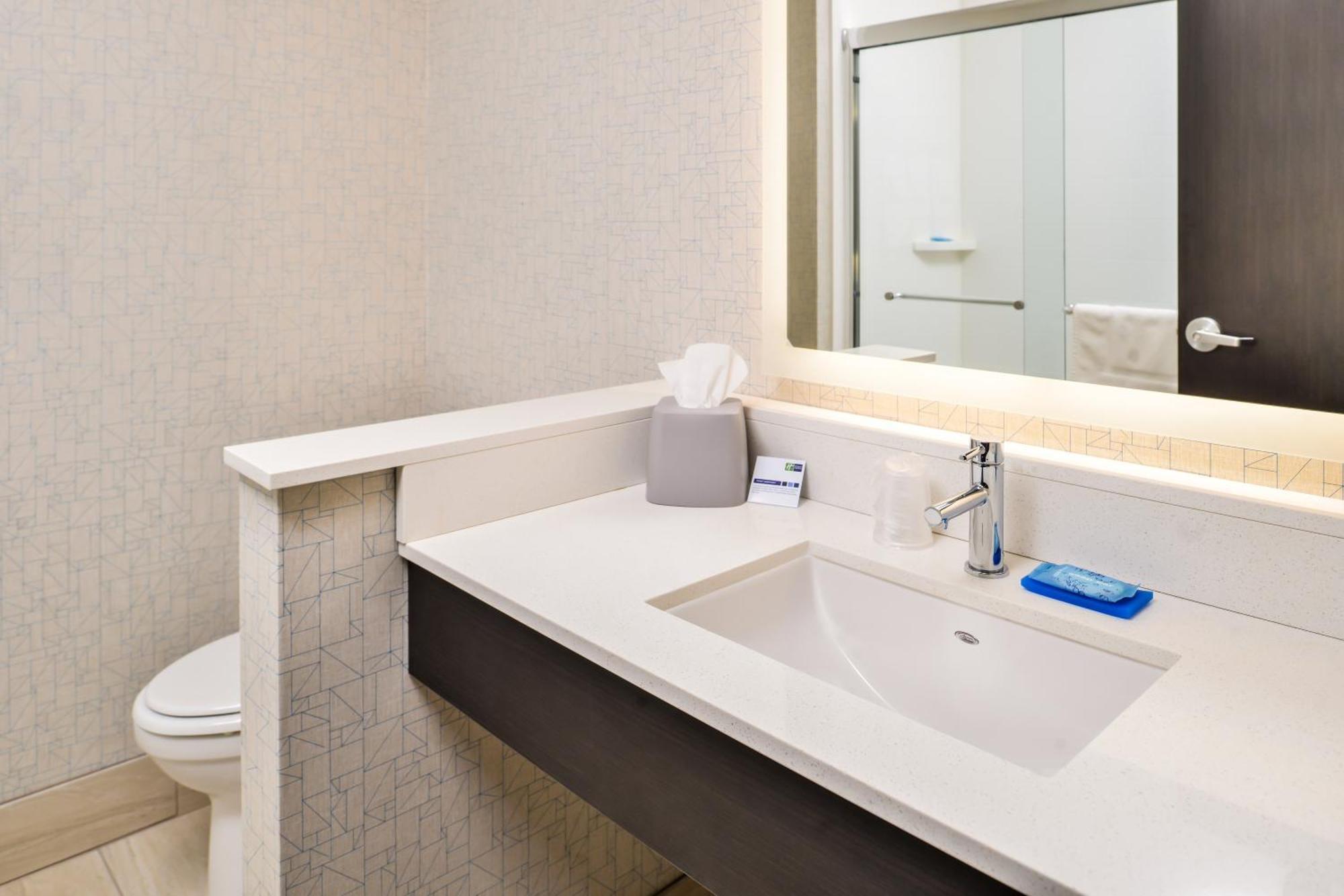 Queen Room with Two Queen Beds - Hearing Accessible/Non-Smoking