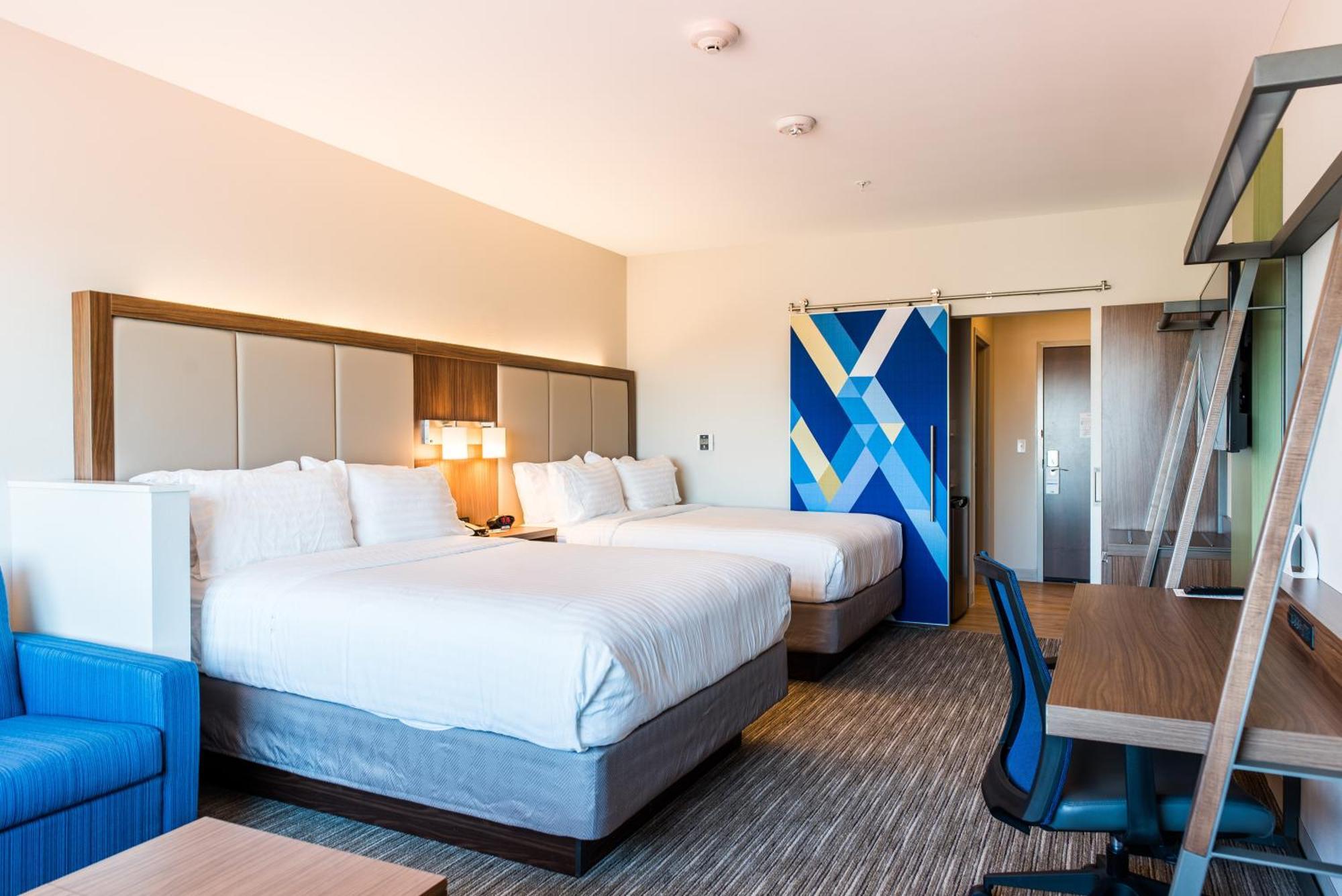 Queen Suite with Two Queen Beds