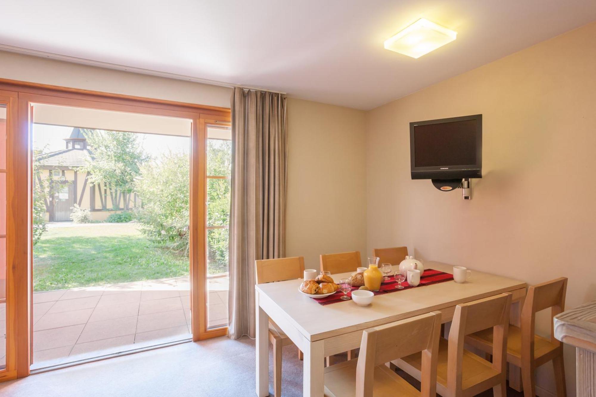 One-Bedroom Apartment,1284340471:JPEG