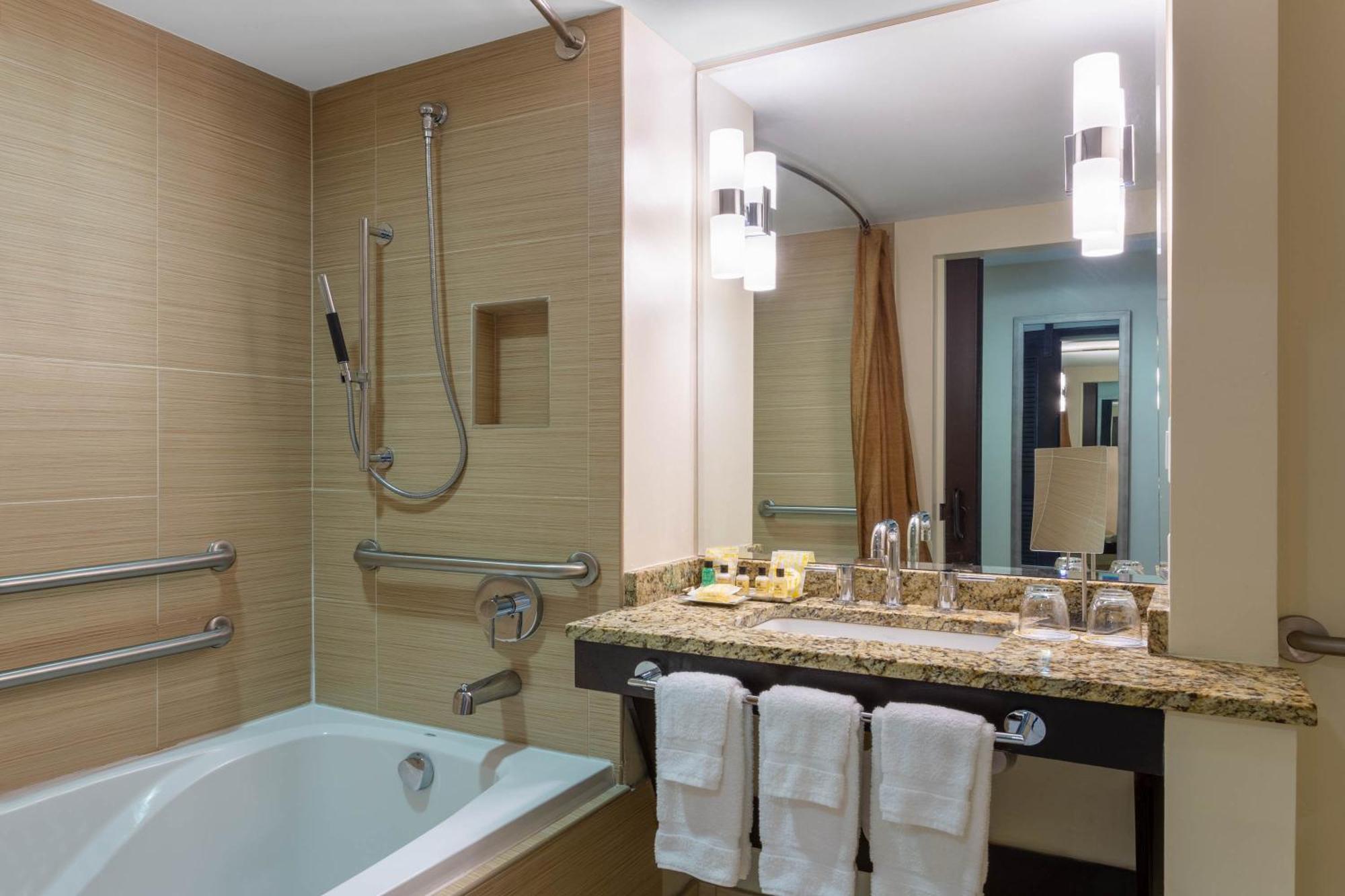 King Room Bath Tub City View Mobility Access or Non-Smoking,1758551008:JPEG