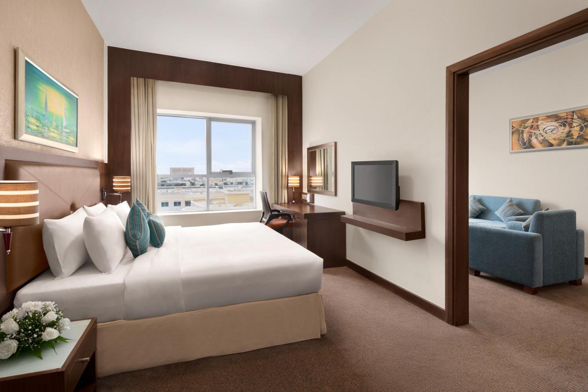 One-Bedroom King Suite Non-Smoking F&B,1284357976:JPEG