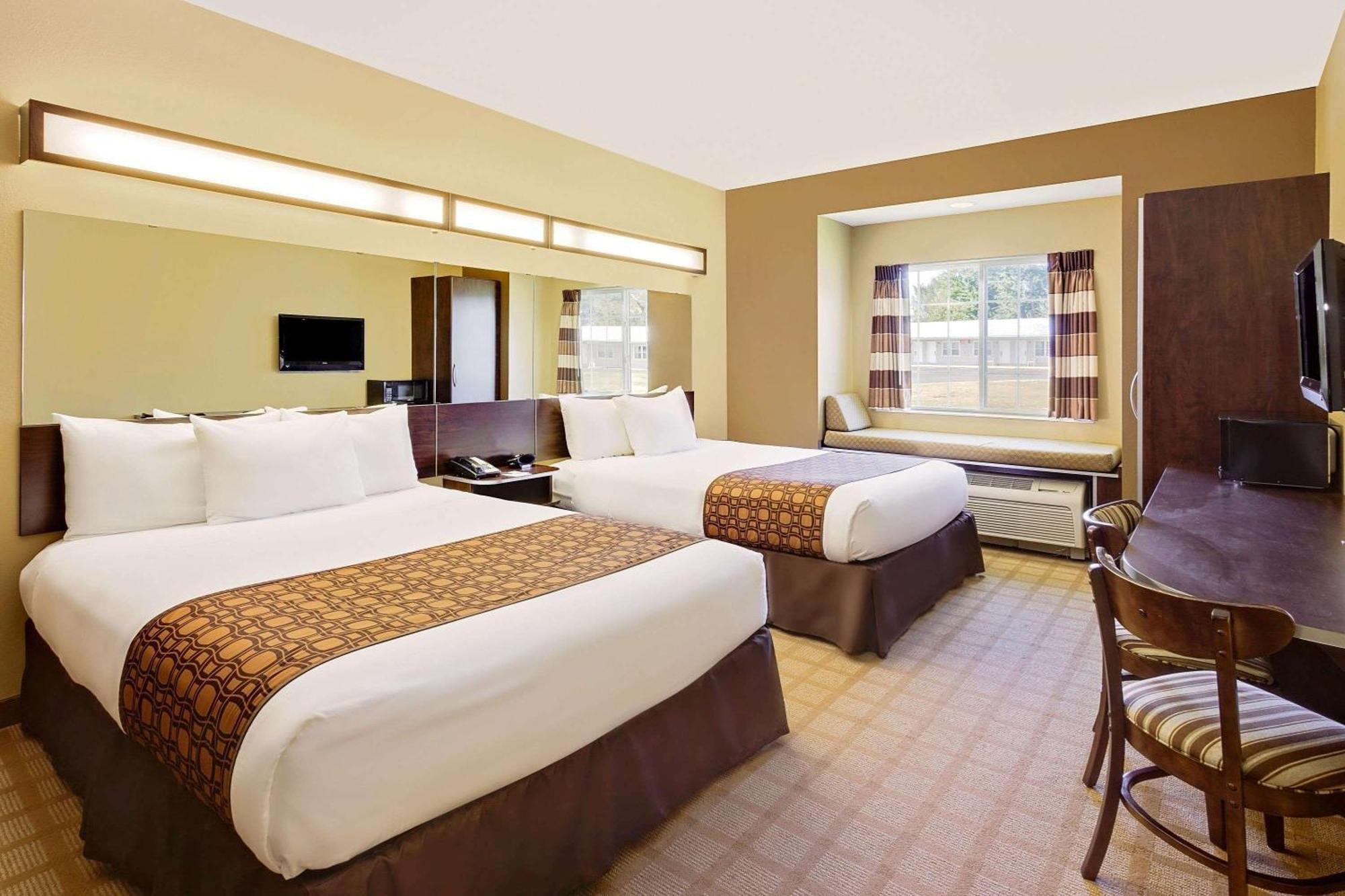 Queen Room with Two Queen Beds - Mobility Access/Non-Smoking